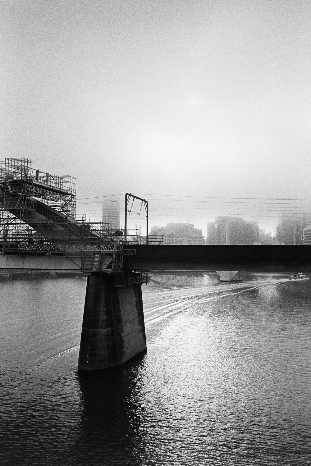  Foggy morning over the Brisbane River. 