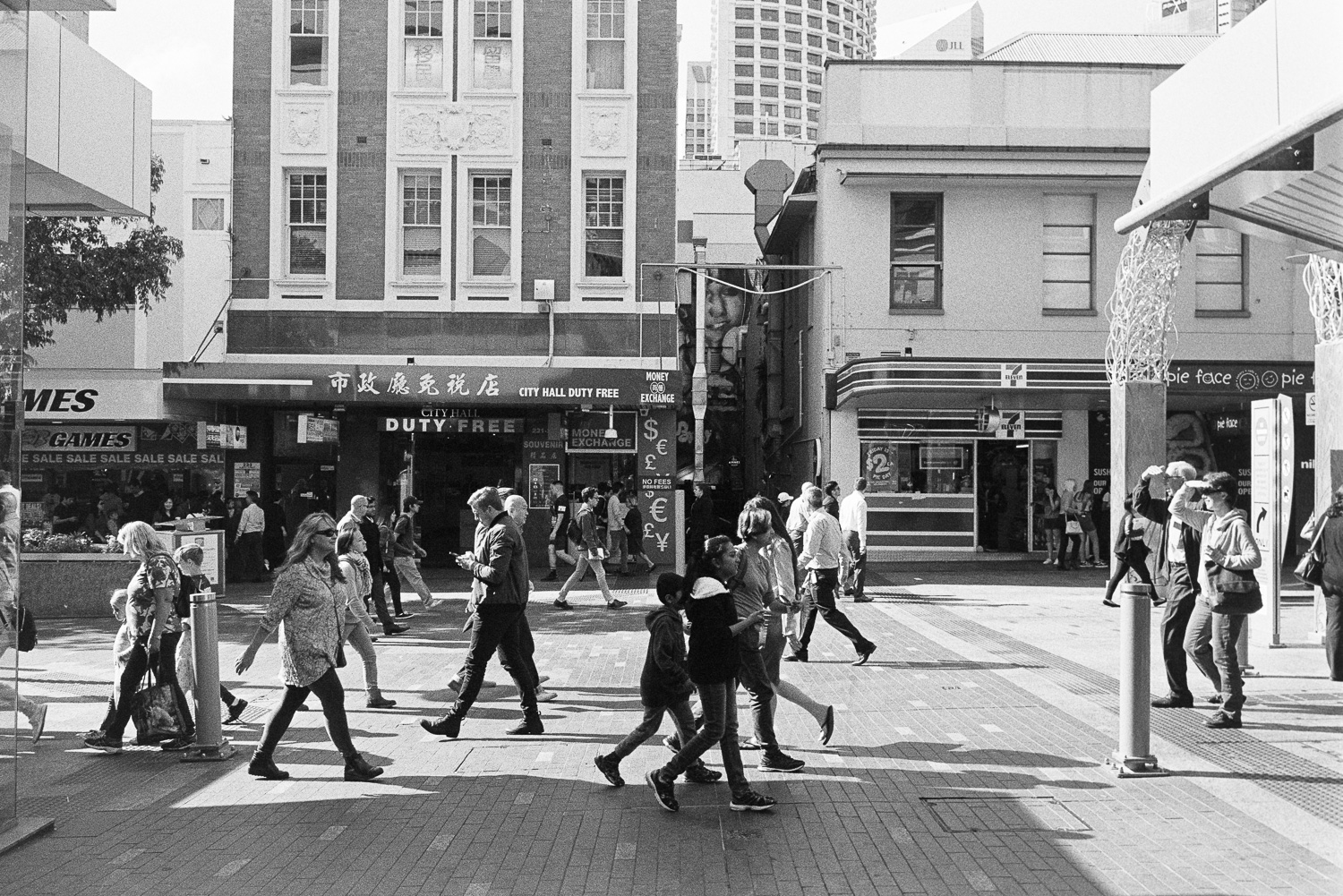 20170708 - Roll 143 - 025-Nick-Bedford,-Photographer-35mm, Black and White, Brisbane, Film, Ilford HP5 PLUS, Leica M7, Rodinal, Street Photography, Voigtlander 35mm F1.7 Ultron Asph.jpg