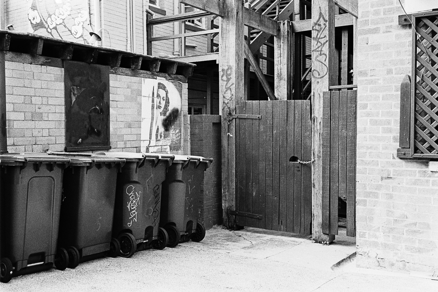 20180507 - Roll 184 - 002-Nick-Bedford,-Photographer-Black and White, Brisbane, Kodak TRI-X 400, Leica M7, Street Photography, Voigtlander 35mm F1.7 Ultron Asph.jpg