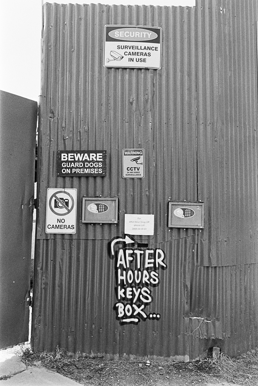 20190105 - Roll 269 - 017-Nick-Bedford,-Photographer-Black and White, Brisbane, Kodak TRI-X 400, Leica M7, Street Photography, Voigtlander 35mm F1.7.jpg