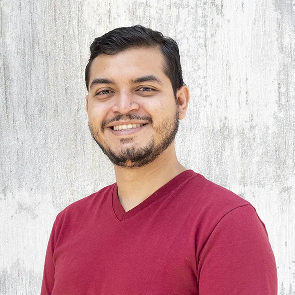 Paulo es diácono en Iglesia Reforma y sirve a la iglesia coordinando el grupo de jóvenes adultos.
