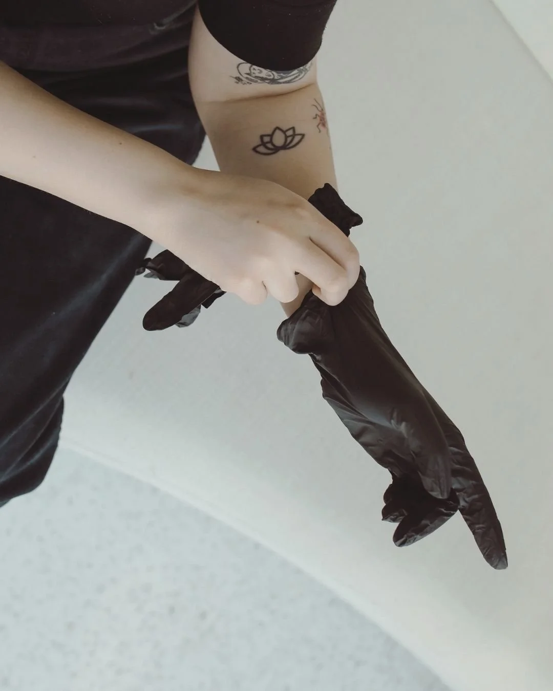 If you&rsquo;re considering placenta encapsulation, preparation, or other services, choosing the right placenta specialist matters.

Look for someone who is trained and experienced, follows OSHA or other safety-certified protocols, uses clean and saf