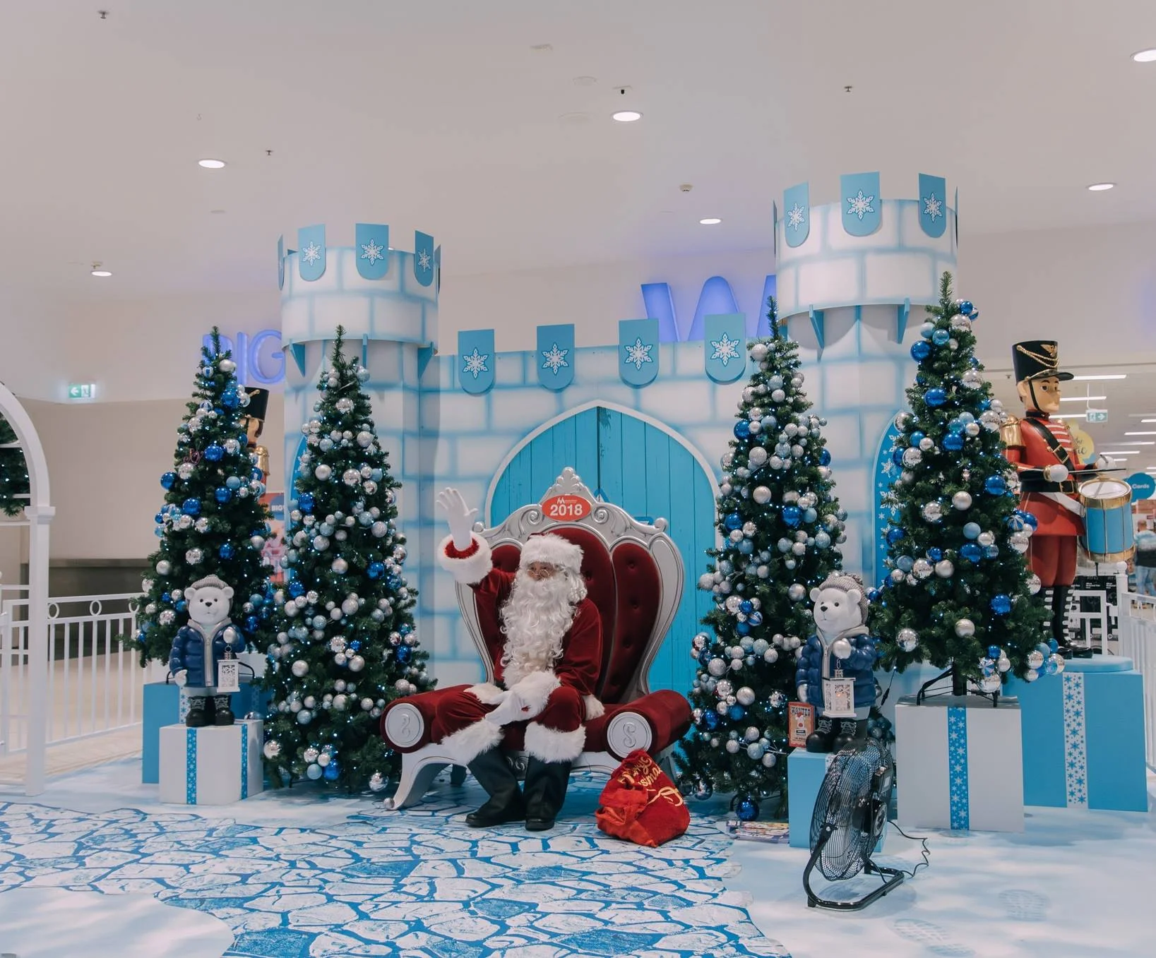christmas 2018 display think team santa waving.jpg