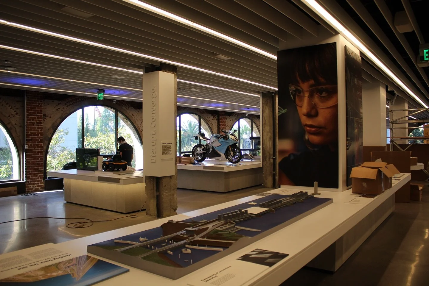 Autodesk technical drawing and engineering headquarters in San Francisco. This one hold a dear spot in my heart. 

#cleandesign #graphics #production #fabrication #technicaldesign