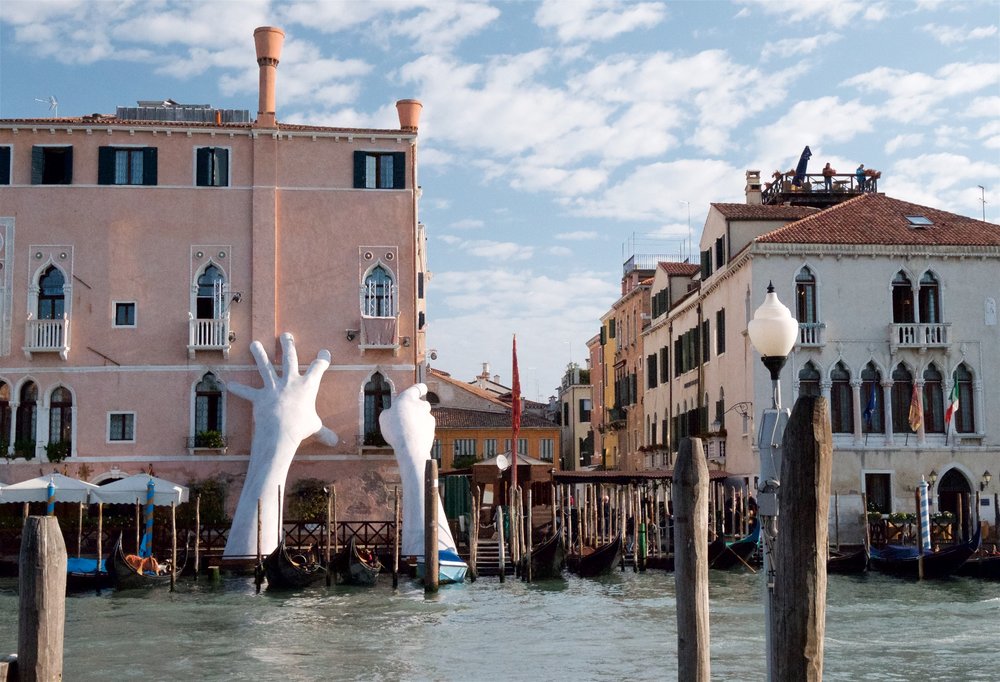 Venice / sea level rise — Artist Lorenzo Quinn's "Support" (2016)