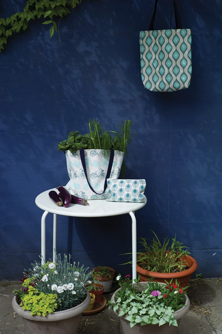 blue.mkt.pouch.web.jpg