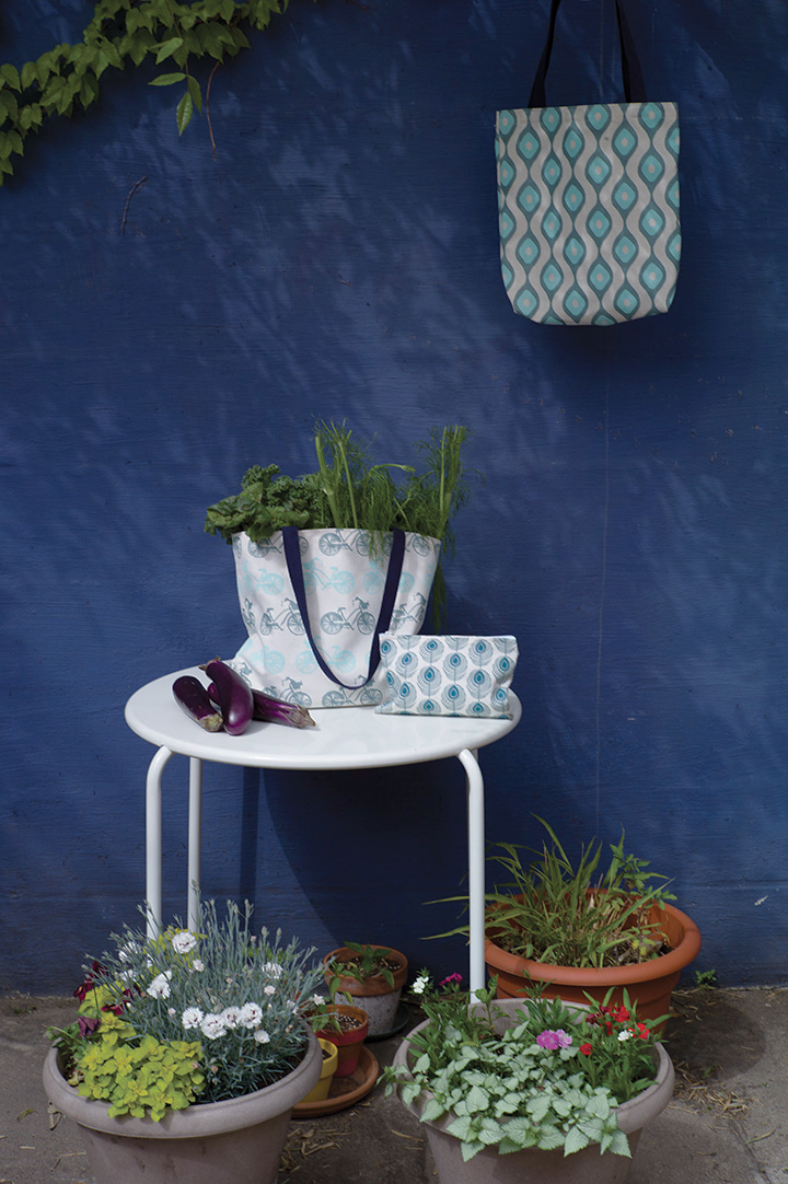 blue.mkt.pouch.web.jpg