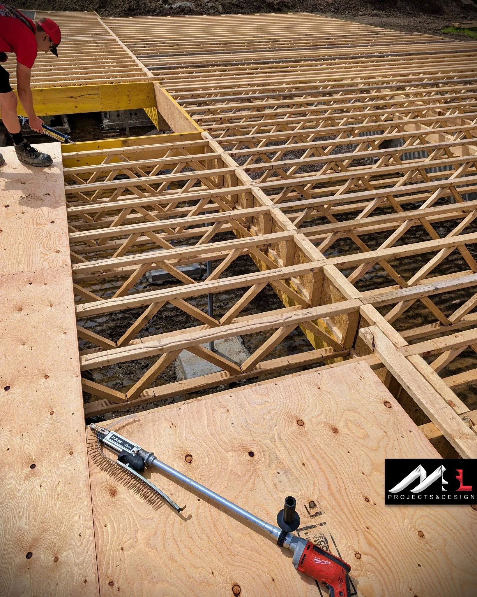 There is satisfying symmetry when it comes to framing. 😍

More satisfying photos to come as we work on this custom home build!
Stay Tuned!

In the meantime, please visit or website to see all our awesome finished projects!
Link is found in the bio!
