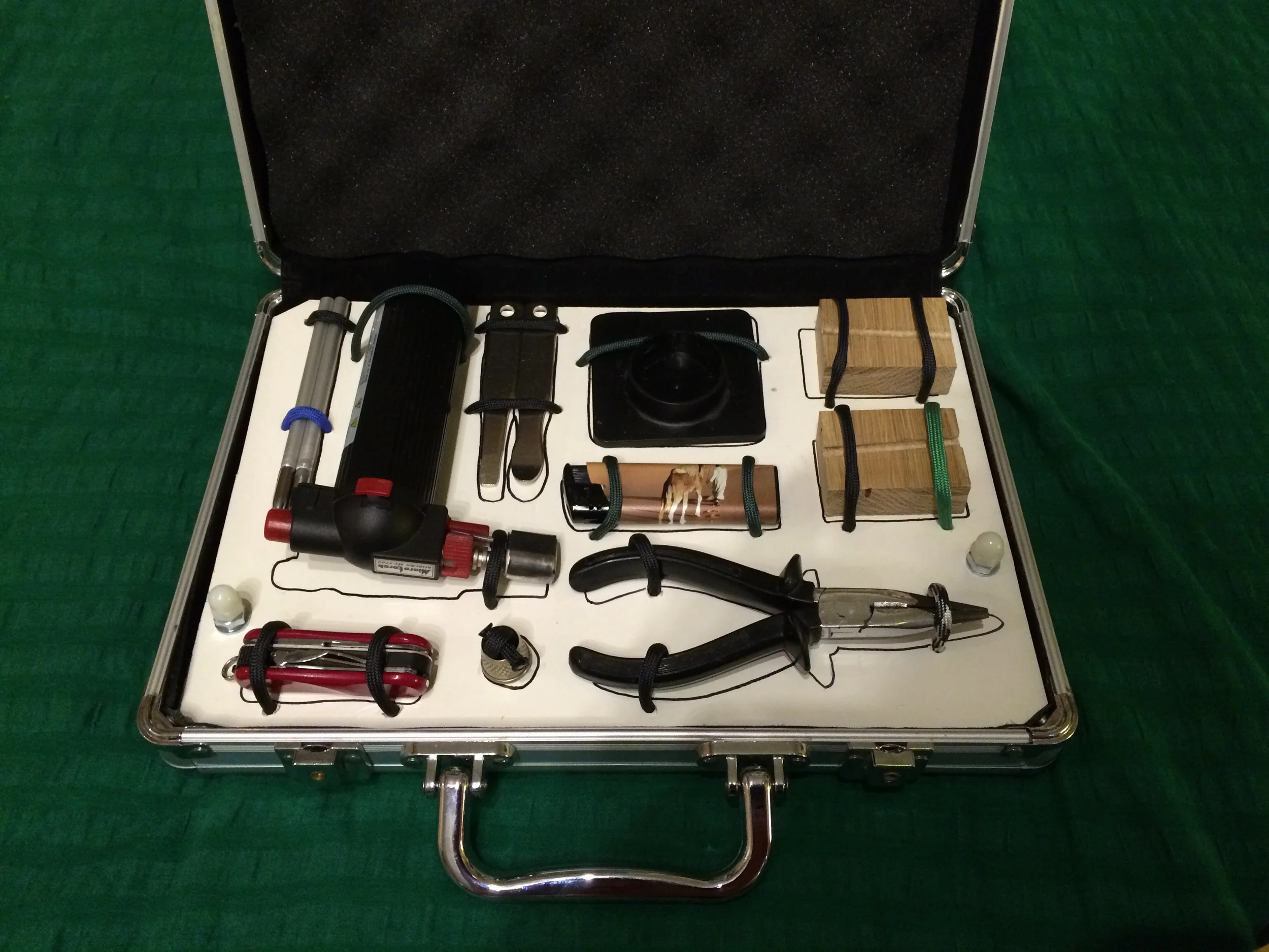 Das fertige "Paracord 1st response Kit"