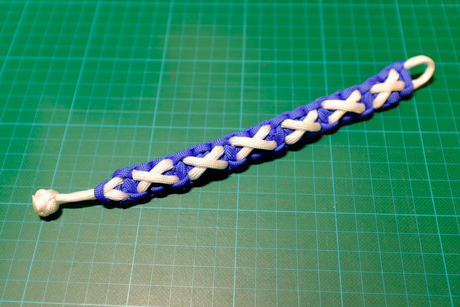 Eine Variation des gekreuzten Salamon Bars damit die Schottlandfahne entsteht.