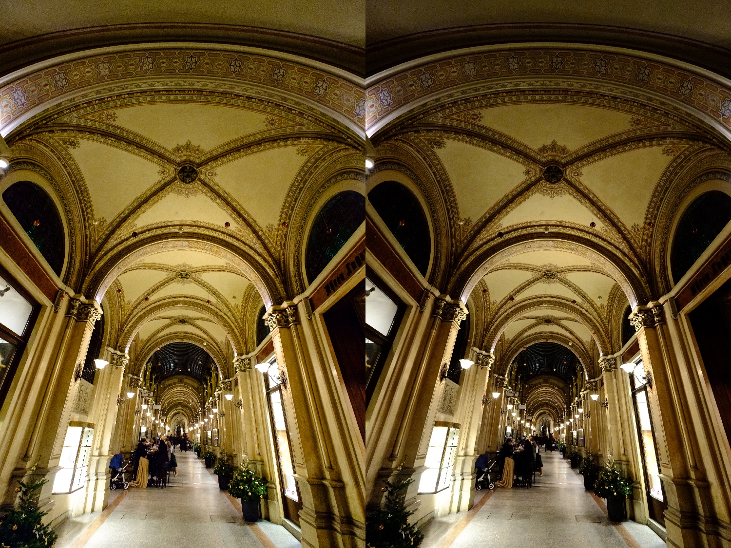Links: JPEG aus RAW mit LR; Rechts: JPEG direkt aus Kamera; Fuji X-Pro 1 mit XF 10-24mm @ 10mm; 1/50sec; F/4.0; ISO 6400