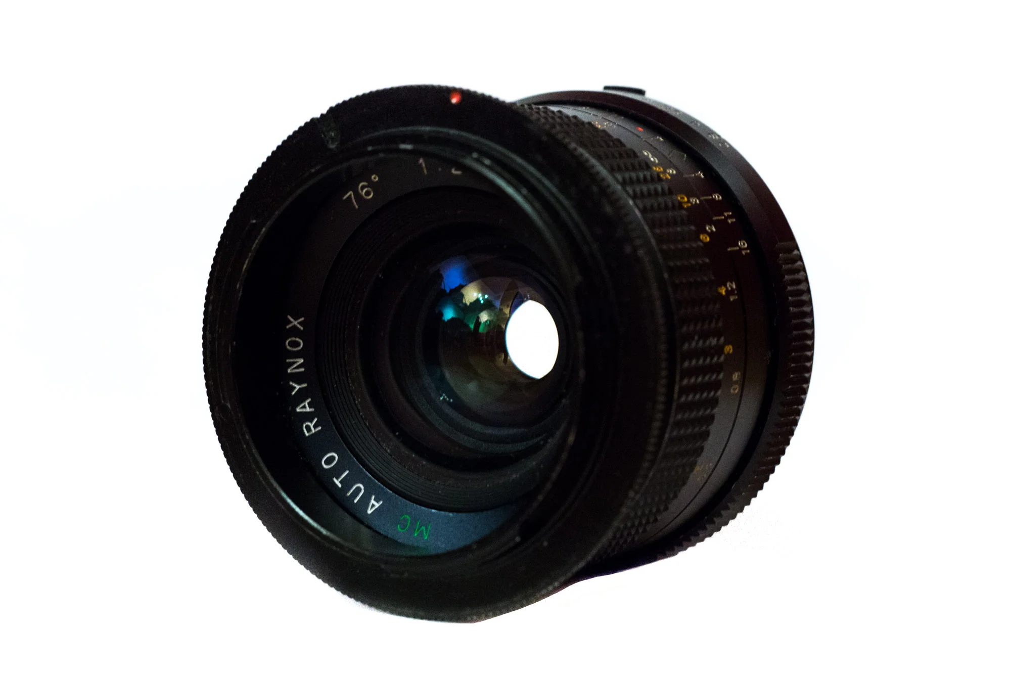 Minolta MC 28 mm Objektiv mit angeschraubtem Retroadapter