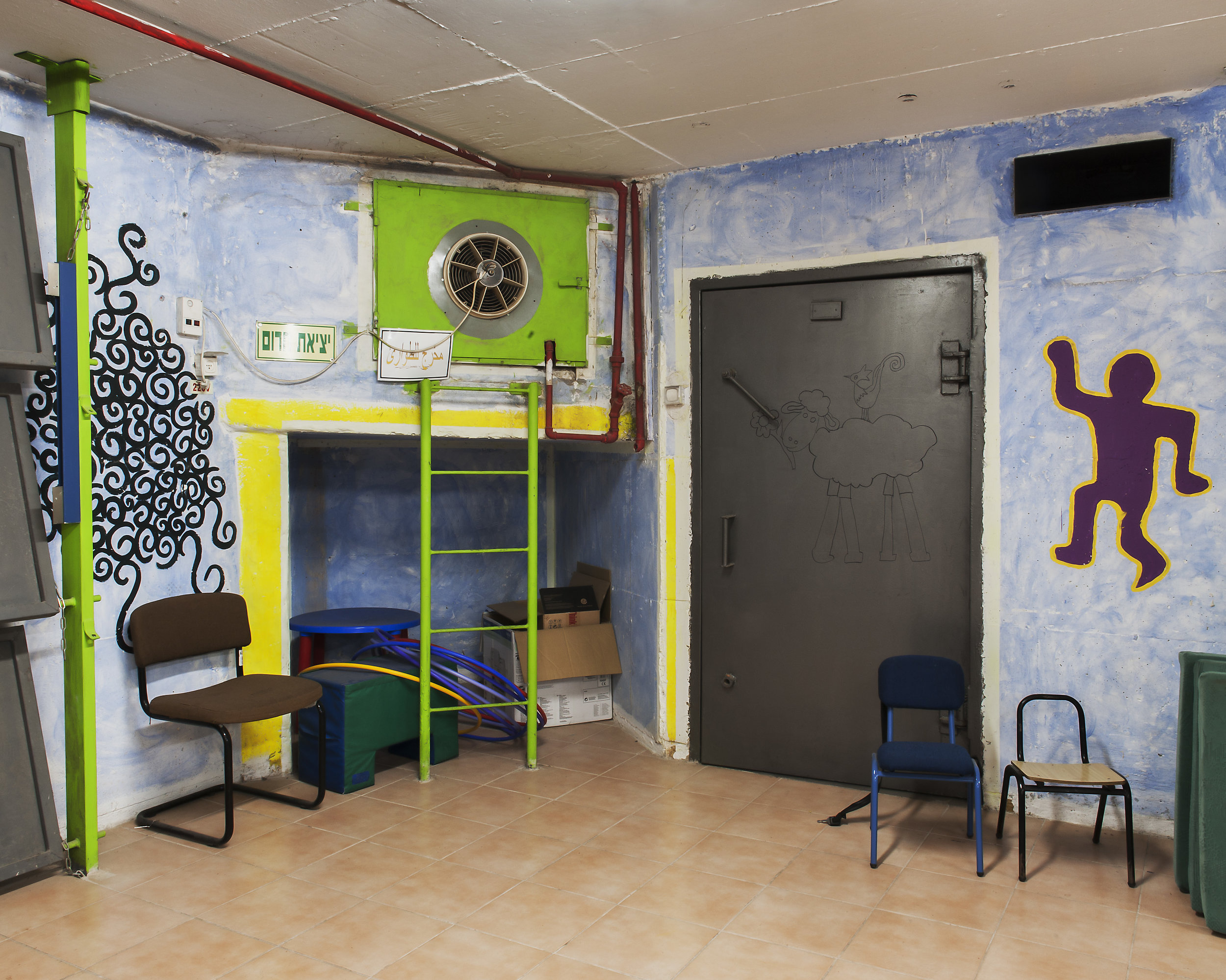 Bunker einer Grundschule © Adam Reynolds/Edition Lammerhuber
