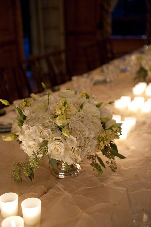 white flower centerpiece.jpg