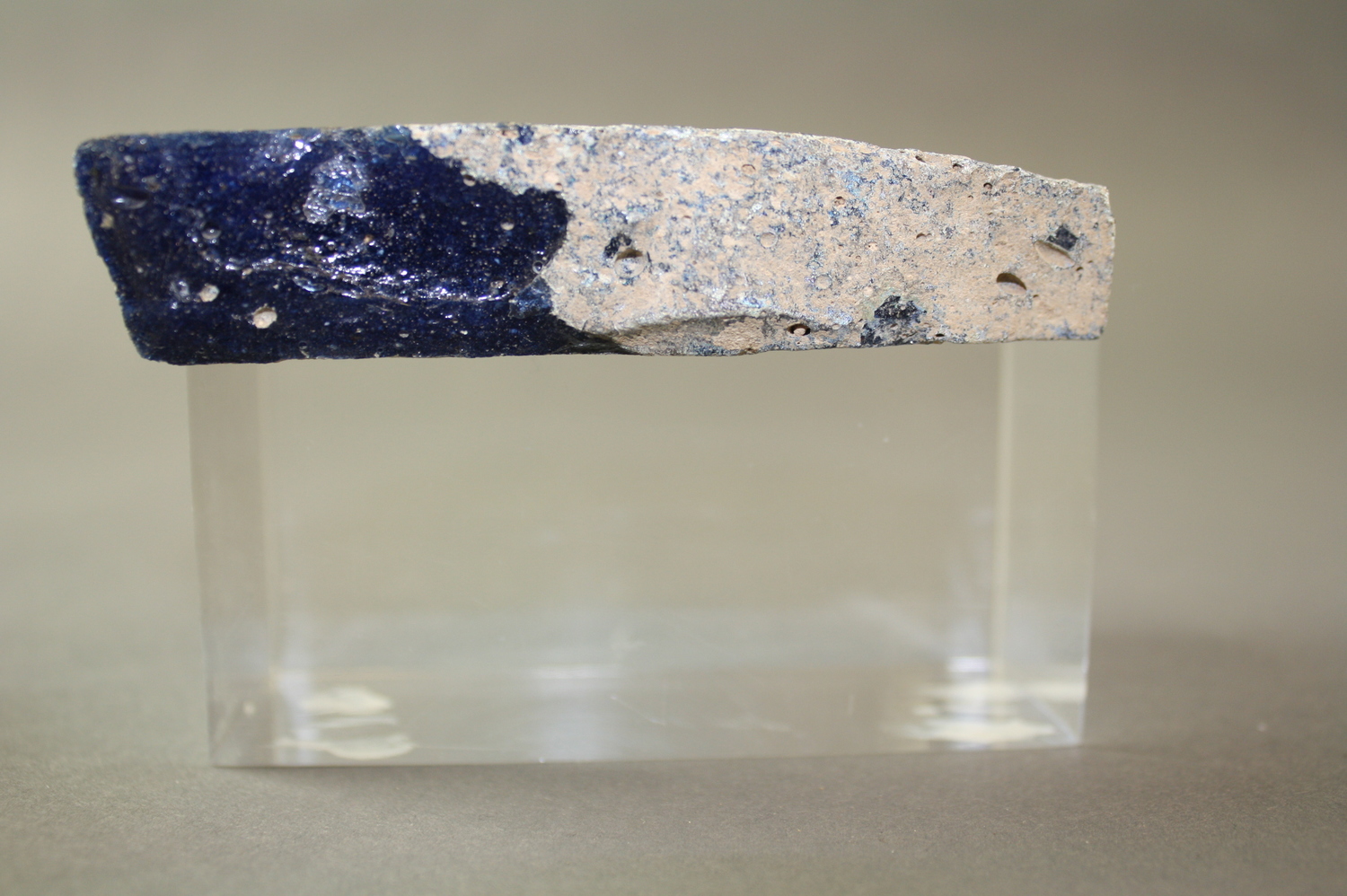 Side view of the slab. The dark blue color of the glass is most visible from this view.