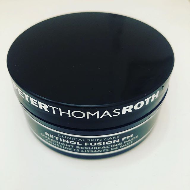 If you are looking for a effective yet gentile nightly  anti aging retinol treatment, try @peterthomasrothofficial overnight retinol pads! They have active retinol which is gentle enough for nightly use even on sensitive skin!
.
.
.
.
#skincare #chic
