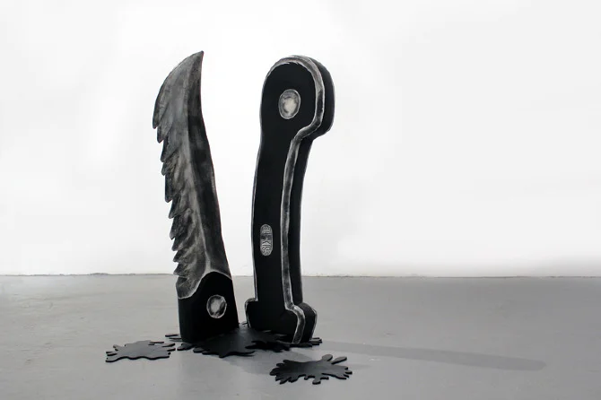 knifeninapalombainstallation.jpg