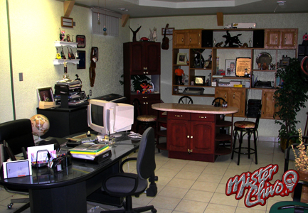 Esta es una panorámica de nuestro "centro de operaciones", donde además de atender personalmente al público, hacemos nuestras juntas y tomamos las decisiones importantes para el grupo.