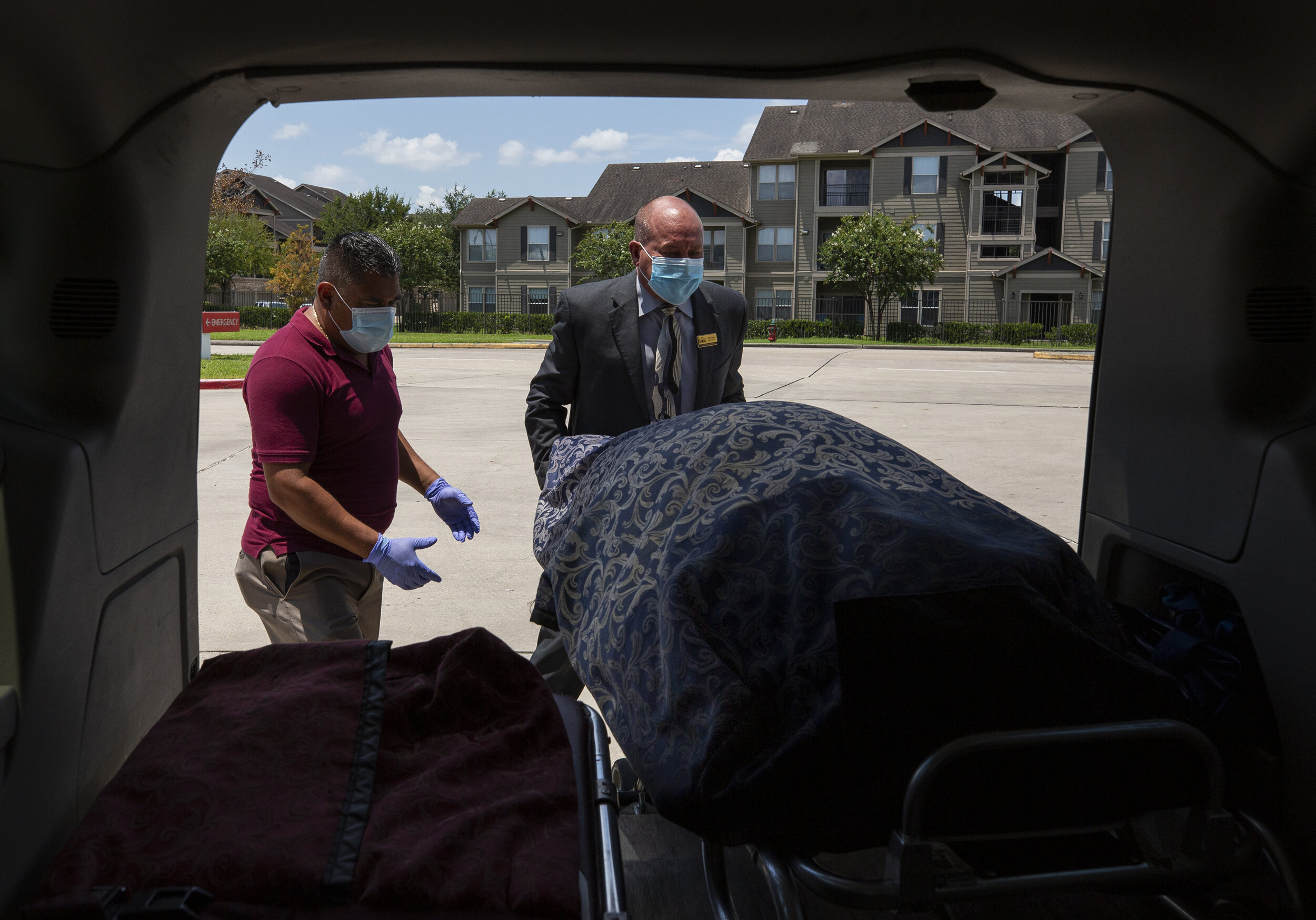  Mortician Jeff Sonka, right, loads a body into the van before driving to Compean Funeral Home on Tuesday, Aug. 4, 2020, in Houston. The funeral home, which serves the Latin community predominantly, has seen its workload double since the pandemic beg