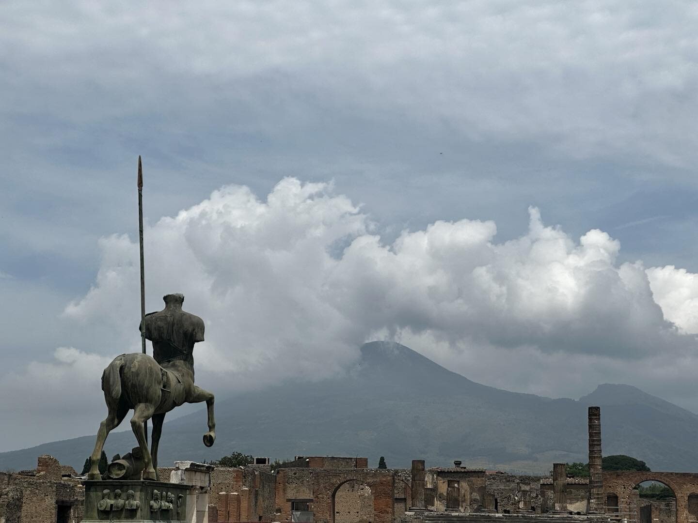 Pompeii towards Vusuvio.