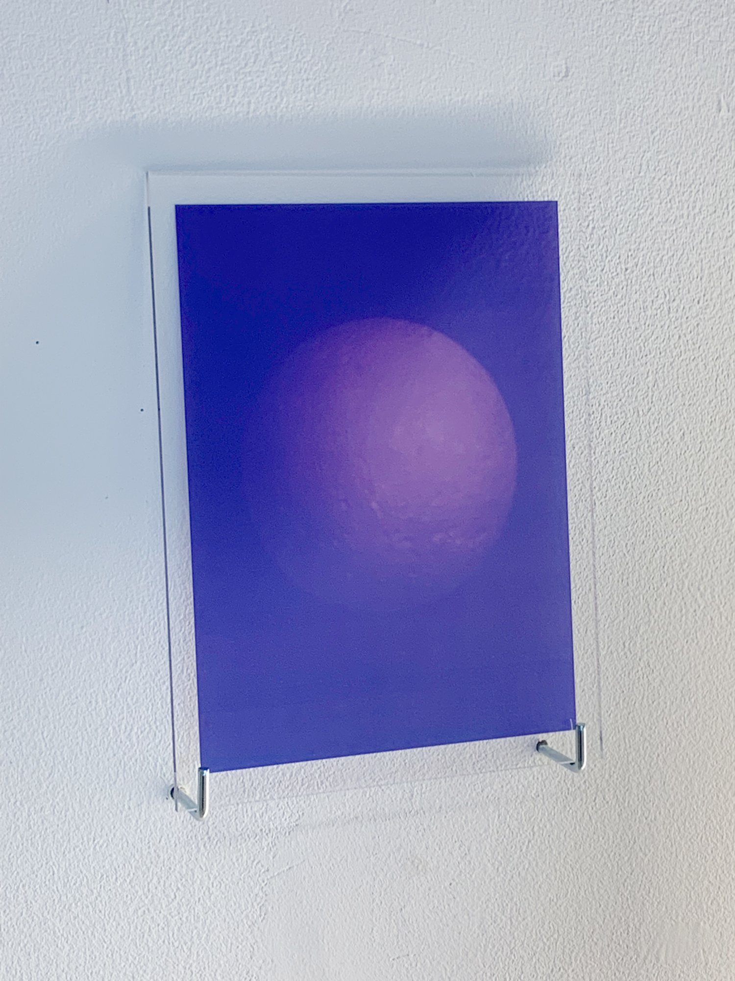  Title: Threshold: Blue (Meeting the Universe Halfway), Color Space Series  År: 2022  Medium: Photography  Description: Scanned analog C-print, UV-print on plexiglass.  Size: 24x18 cm 