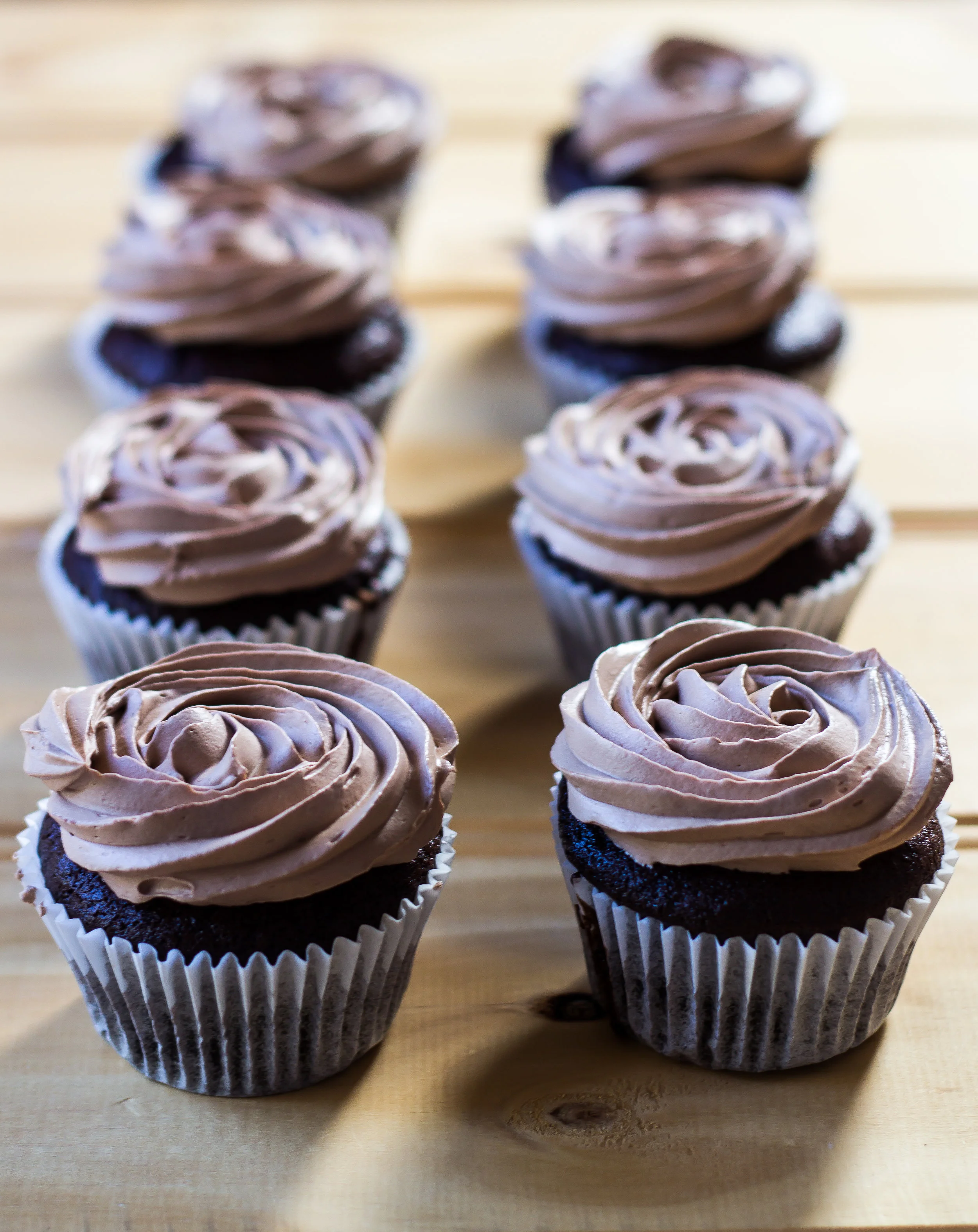 easy-chocolate-cupcakes.jpg