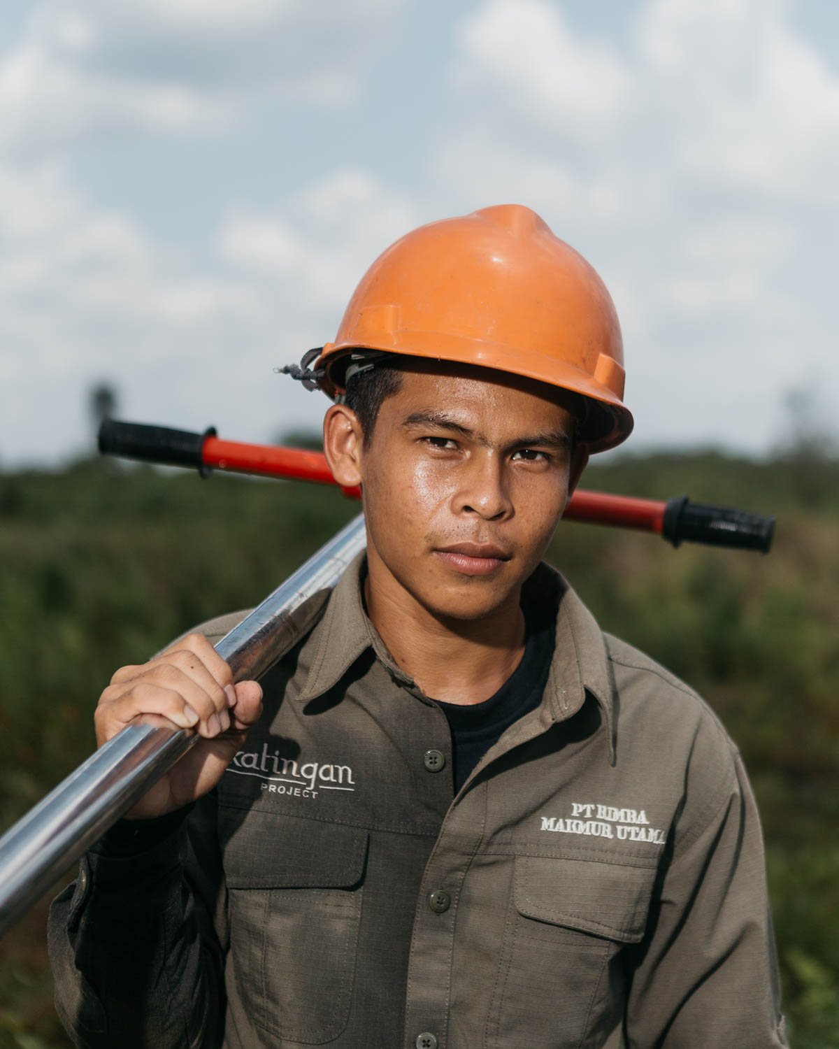  Portrait of Agus, a young local Dayak tribe, who joined PT Rimba Makmur Utama. He has many roles, one of them is firefighting. 