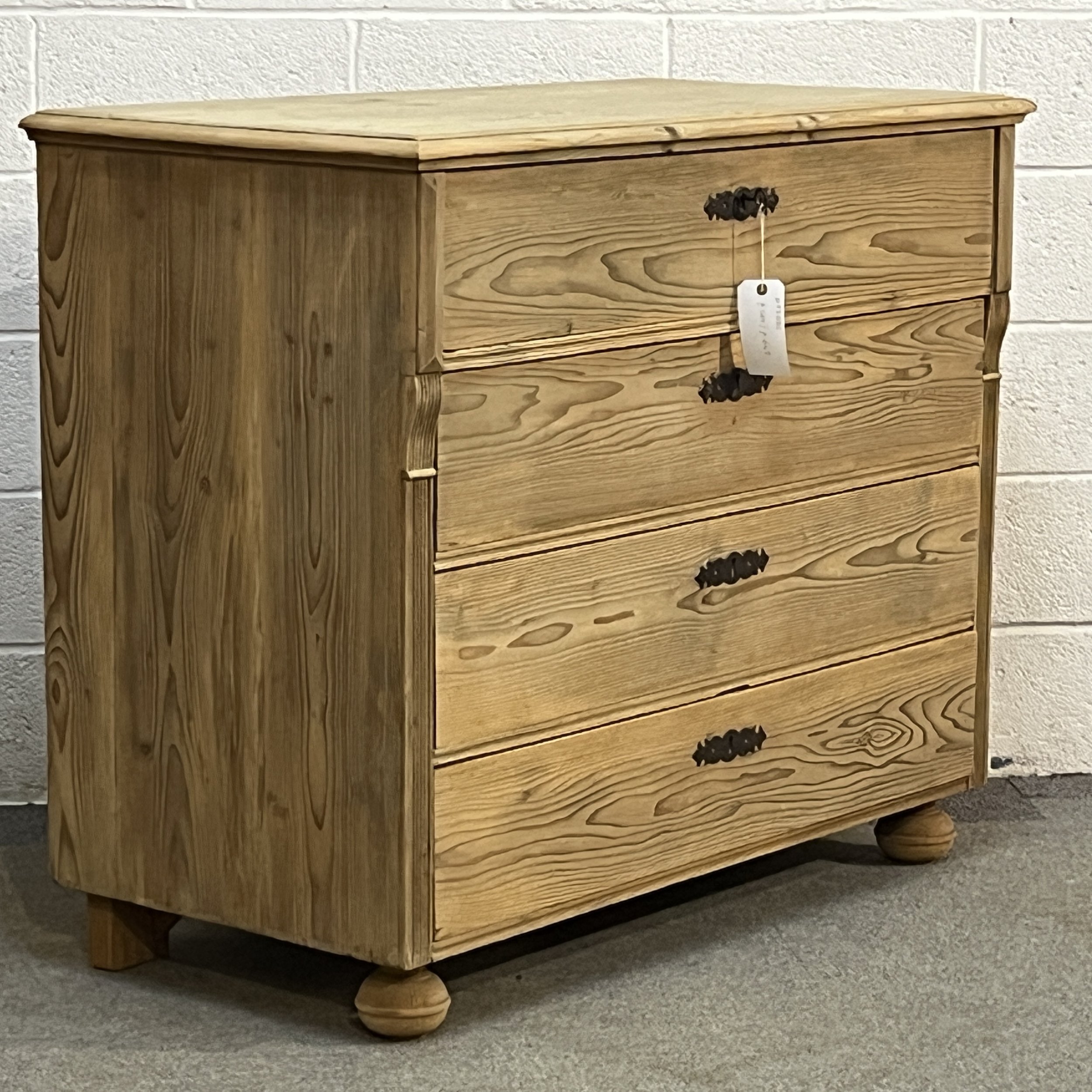 Antique pine chest N7308C viewed from the left, showing full-width drawers and plain pine side