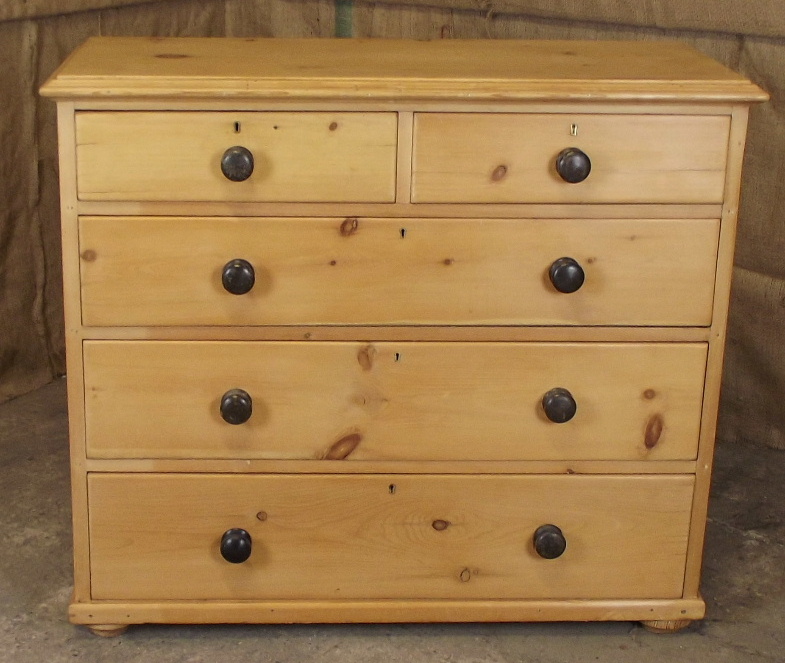 Waxed Victorian pine chest of drawers