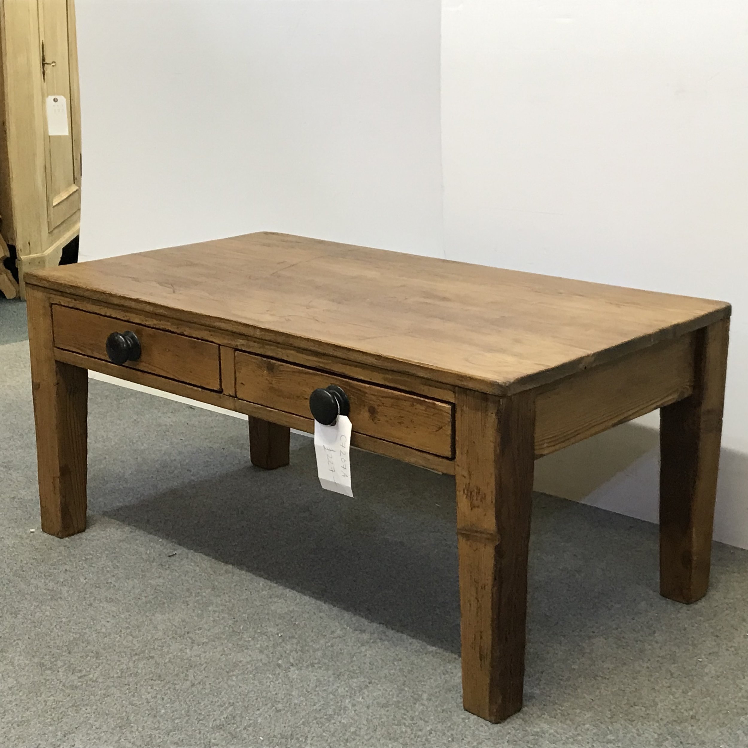 Coffee table with tapered legs