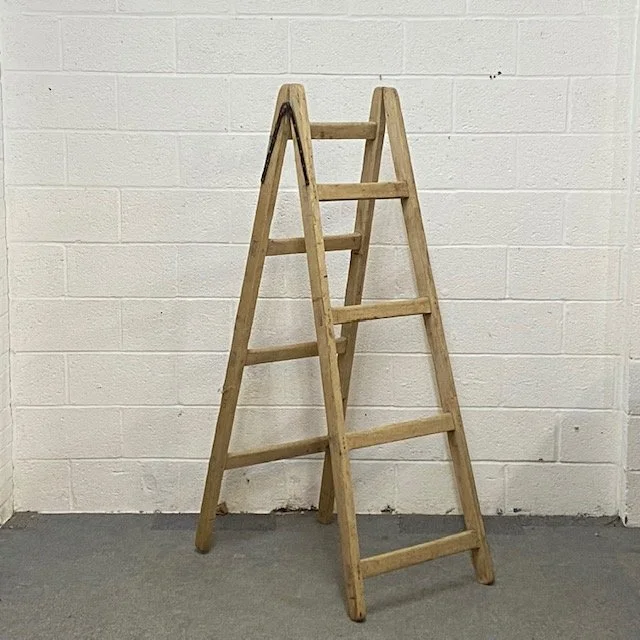 Old English Pine Trestle