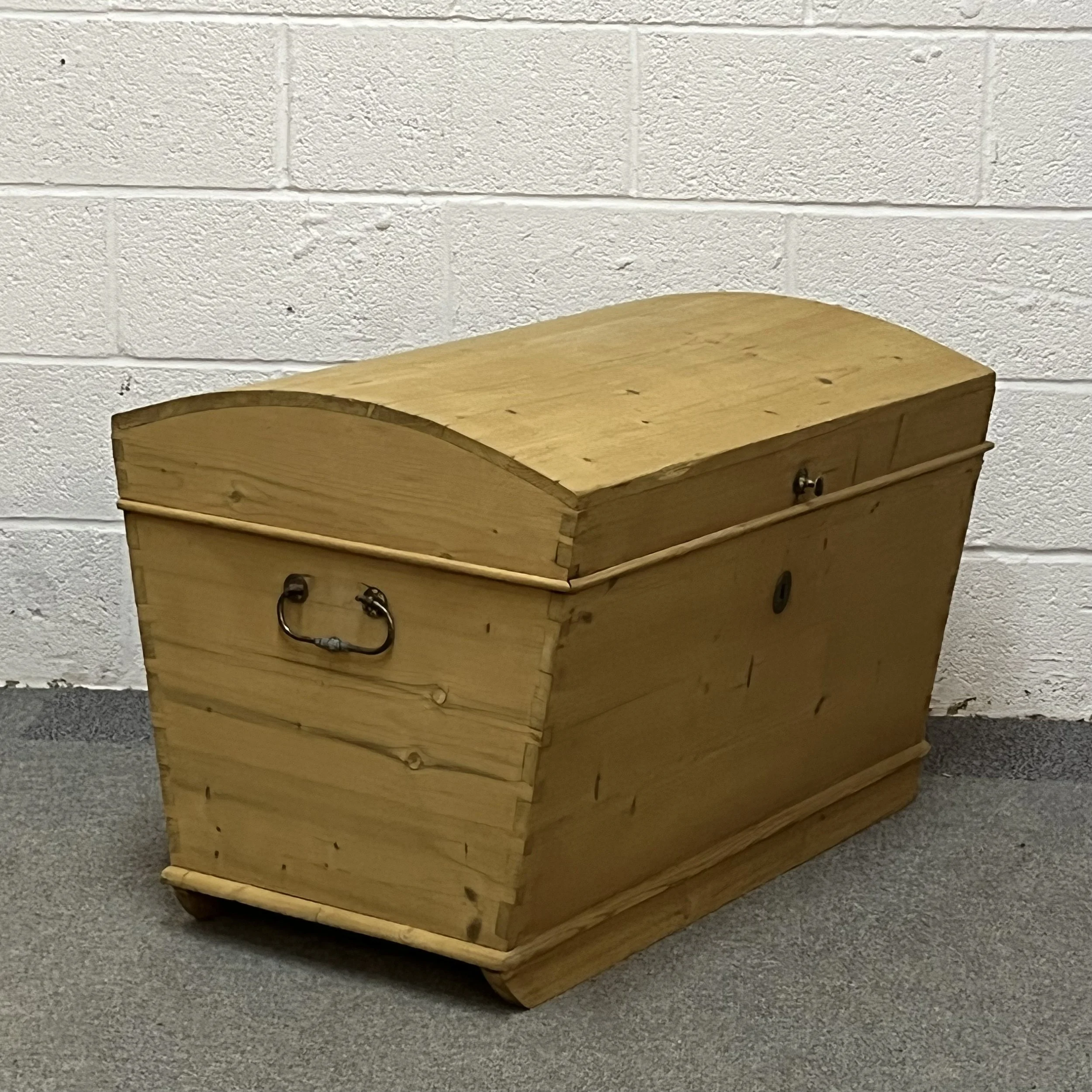 Old Pine Dome Top Chest Trunk