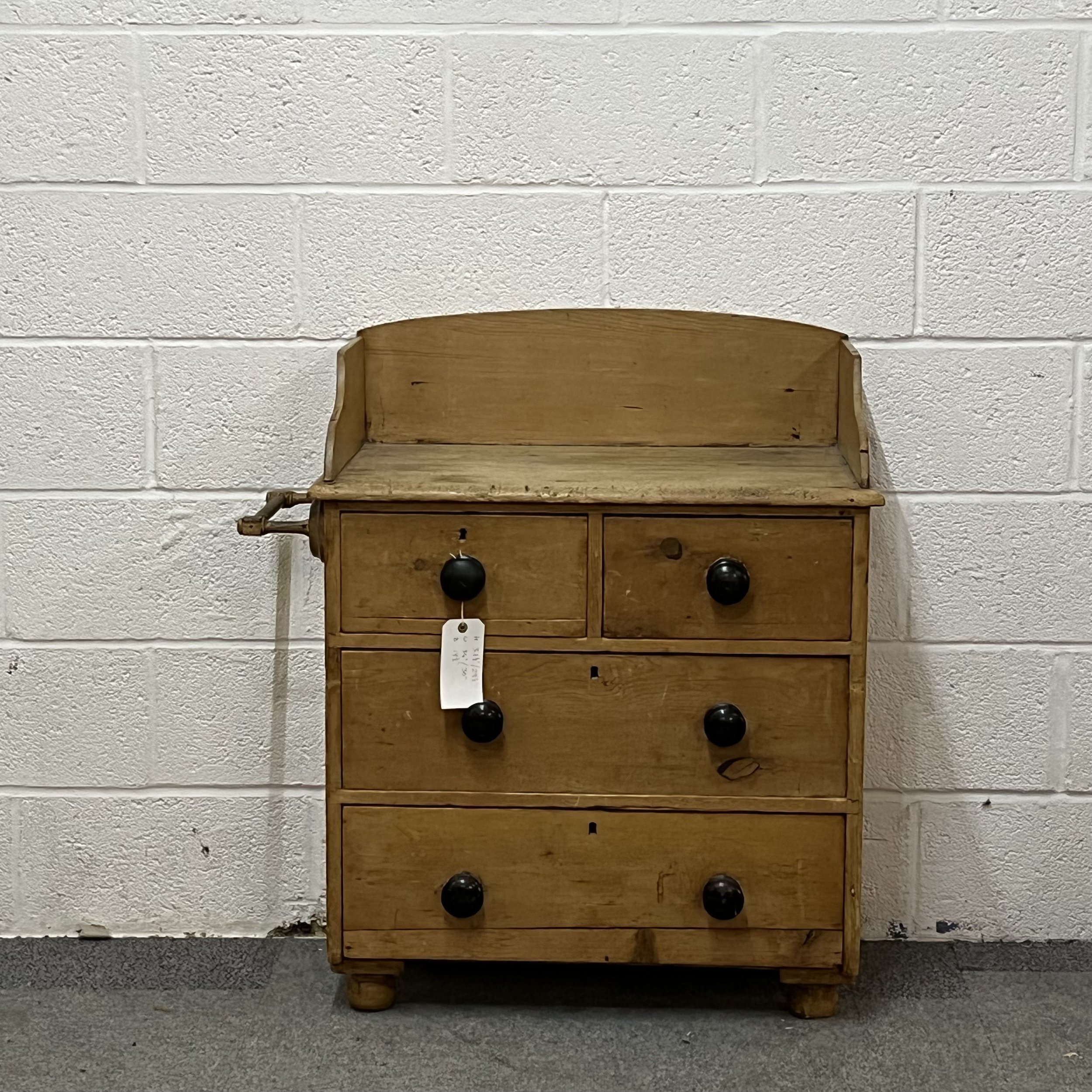 Small Georgian pine chest of drawers