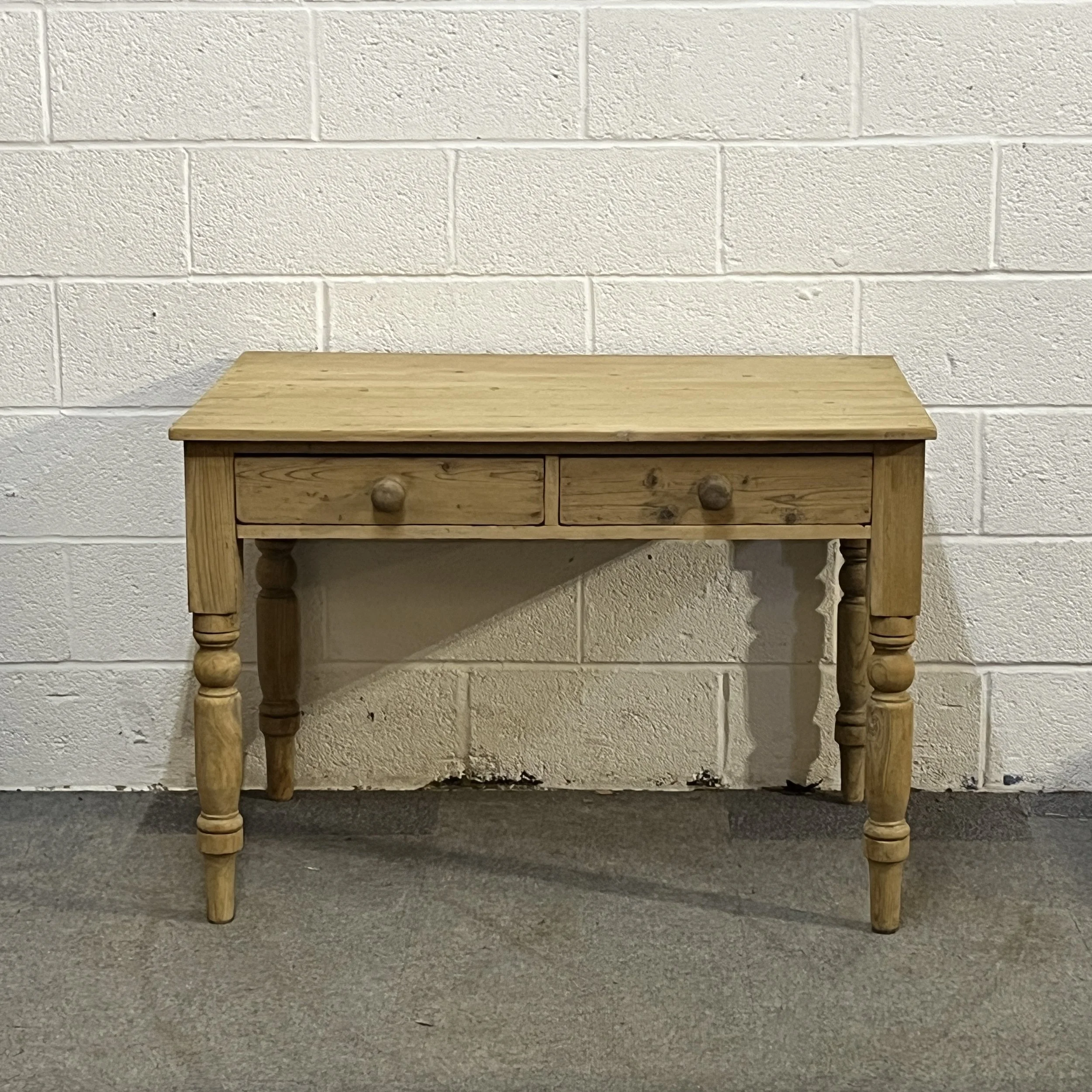 Small Turned Leg Old Pine Table With 2 Drawers