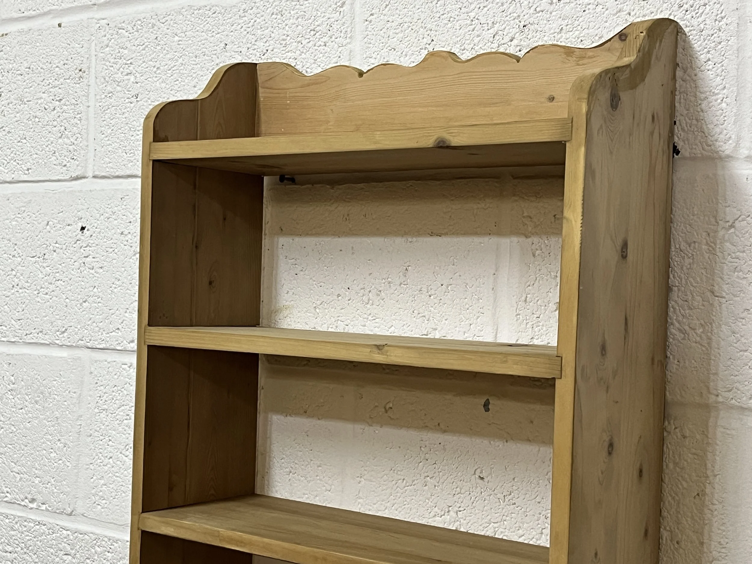 Wall hanging shelves