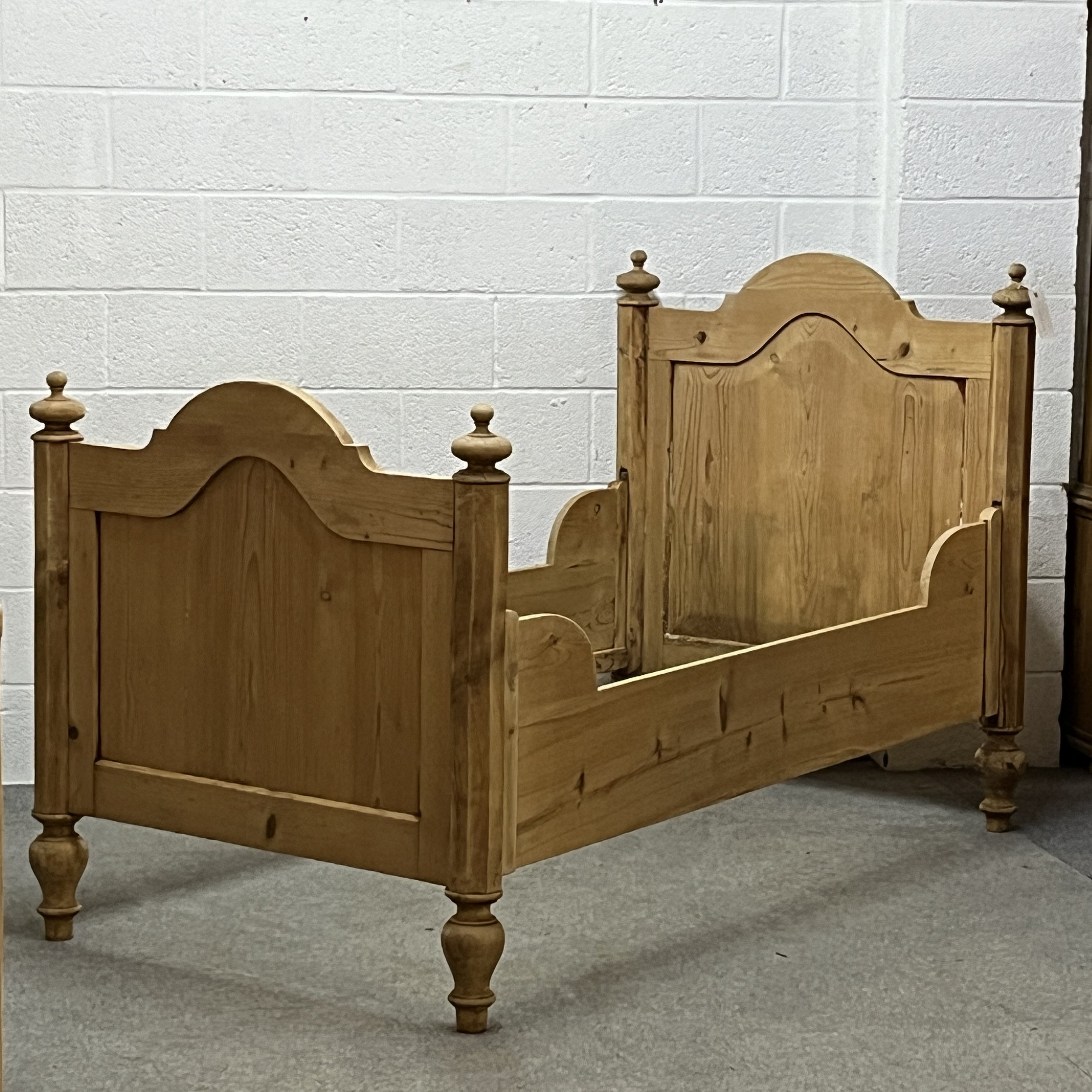 Single Old Pine Sleigh Bed