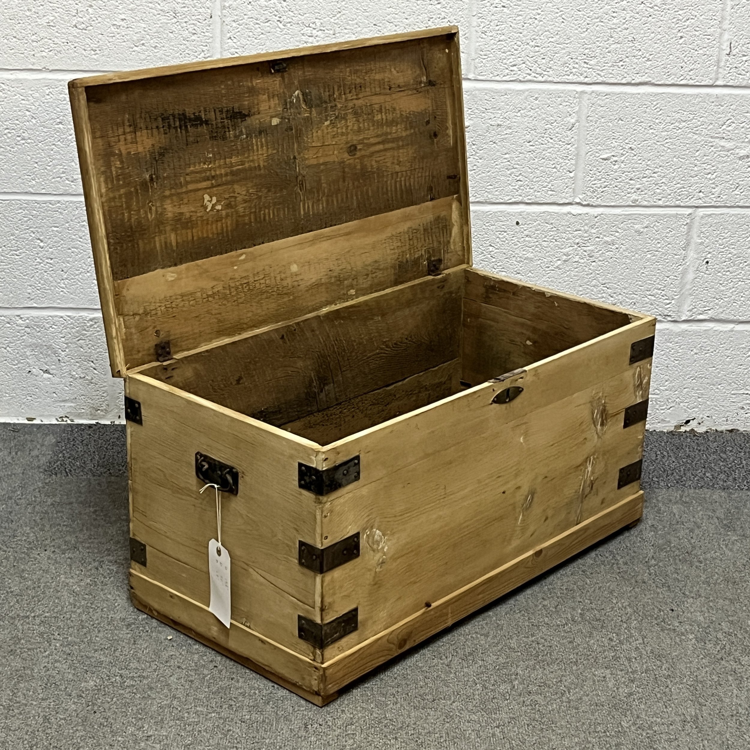 Small Old Flat Top Pine Ammunition Box