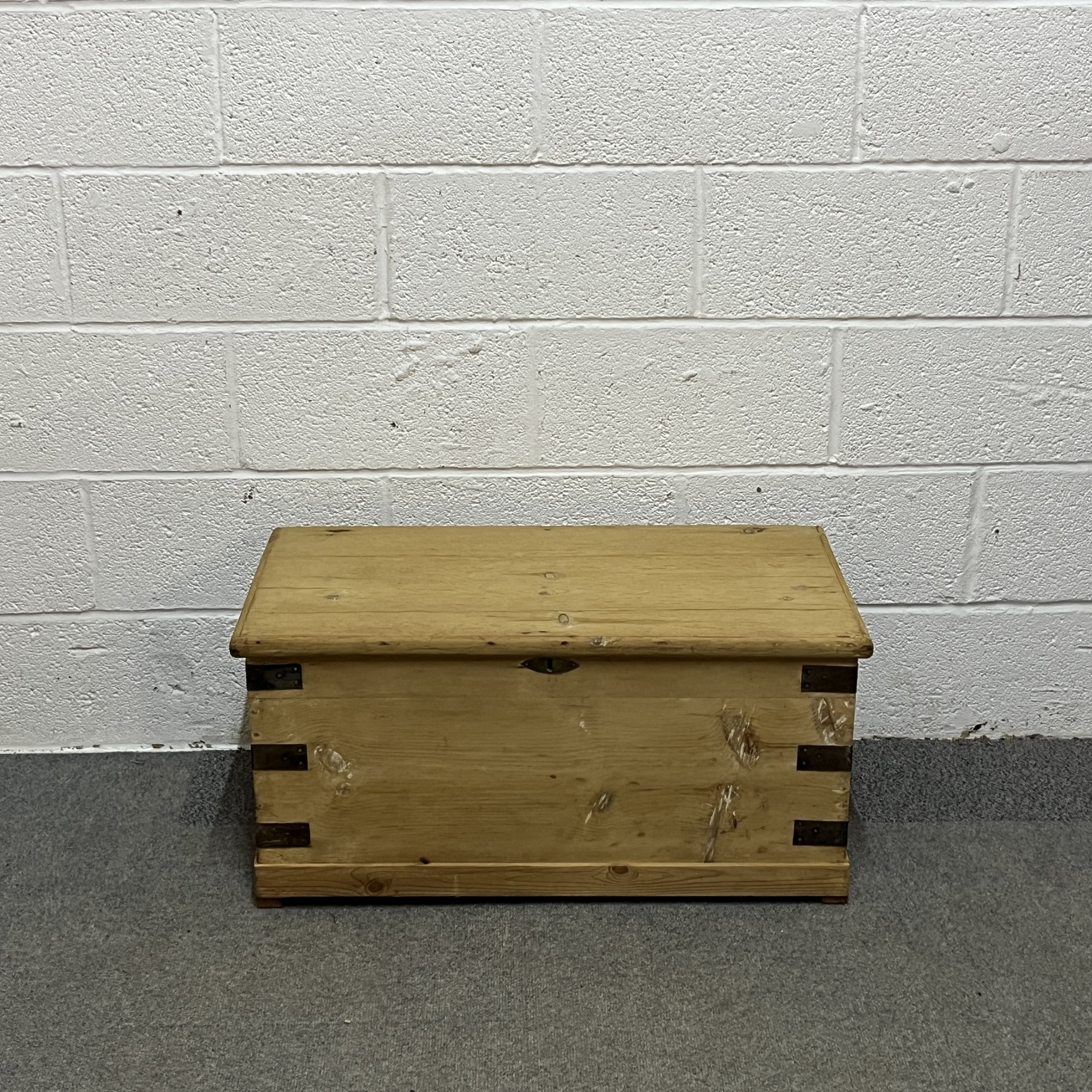 Small Old Flat Top Pine Ammunition Box