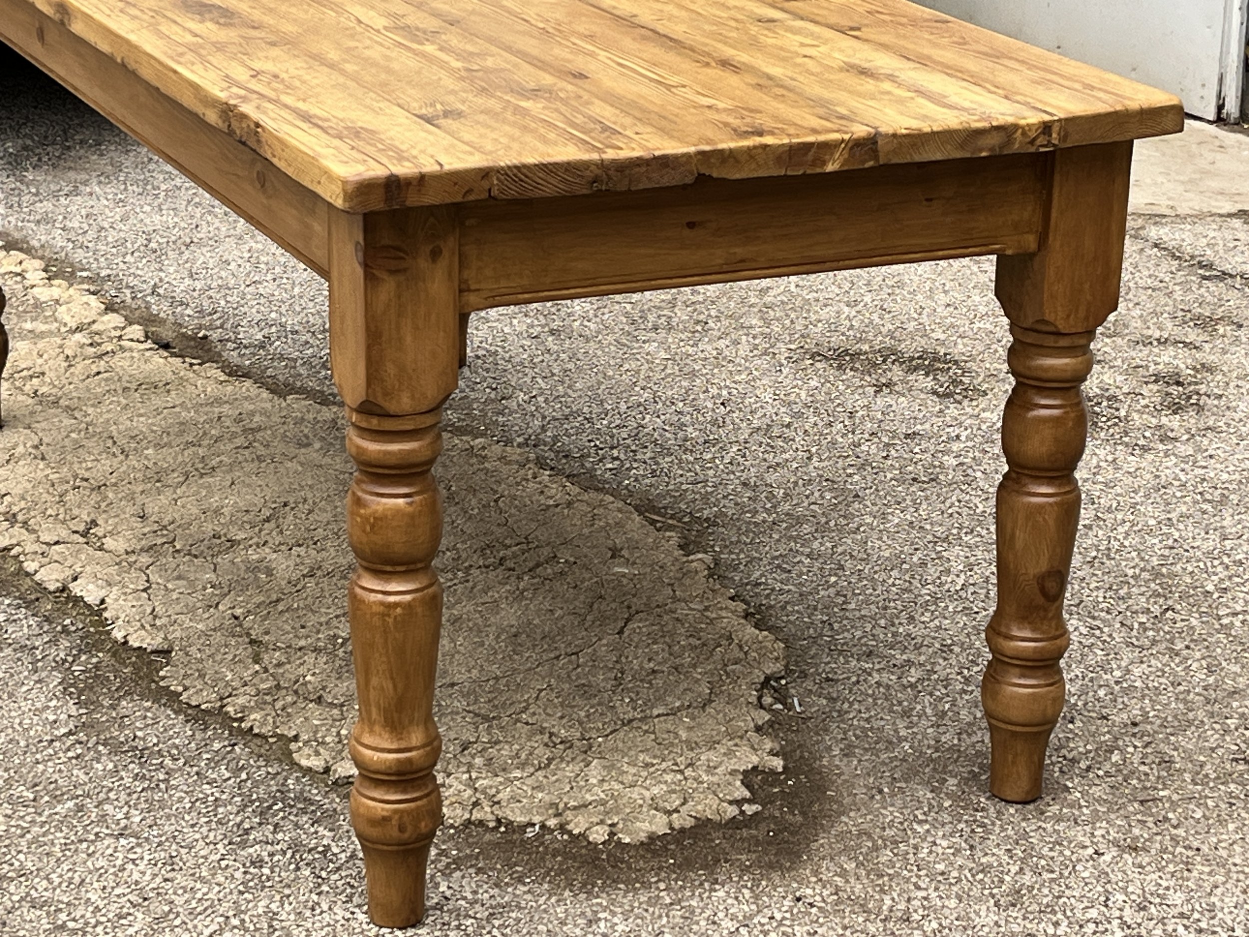 Pine table with turned legs