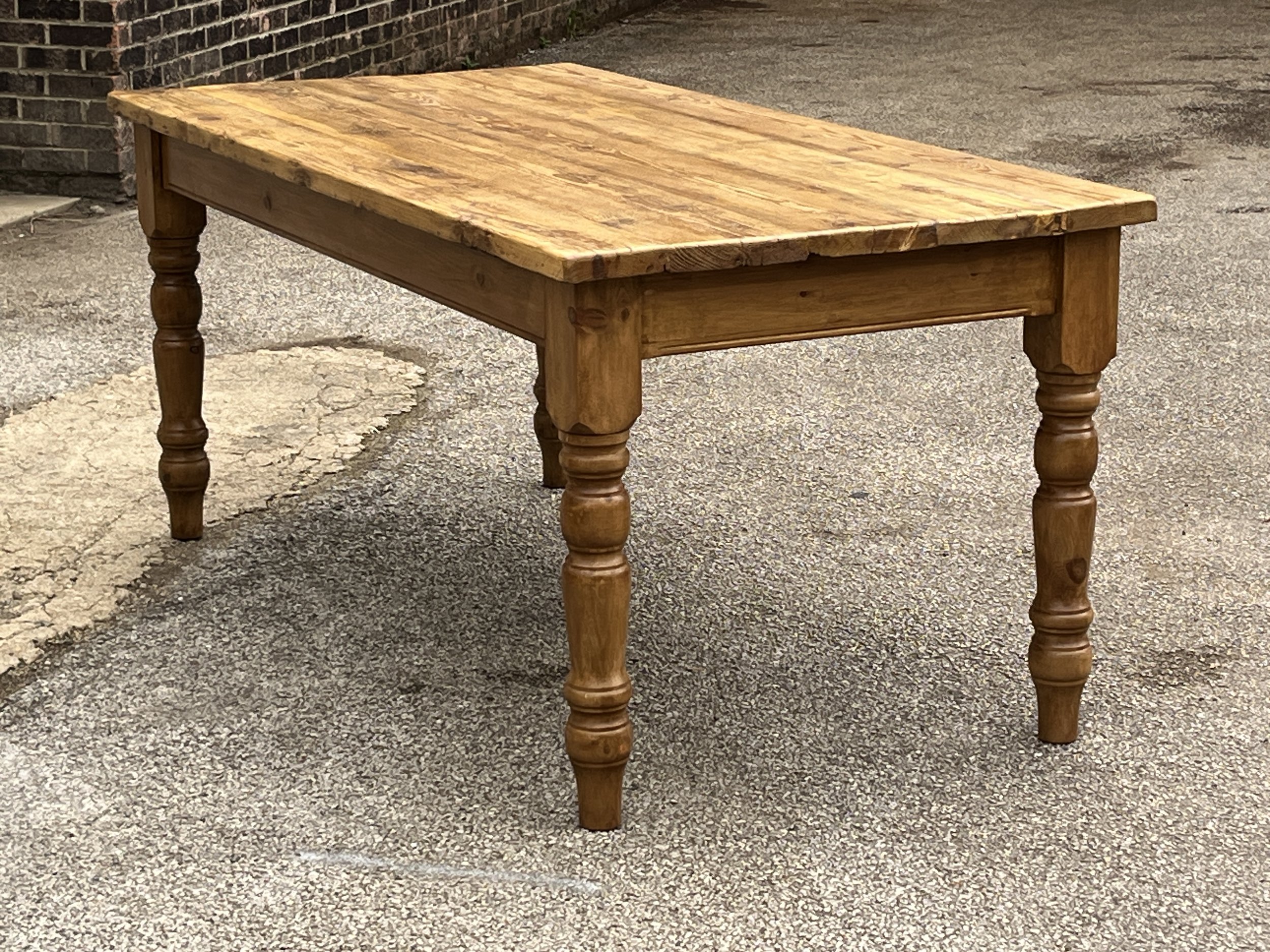 Made to measure pine table