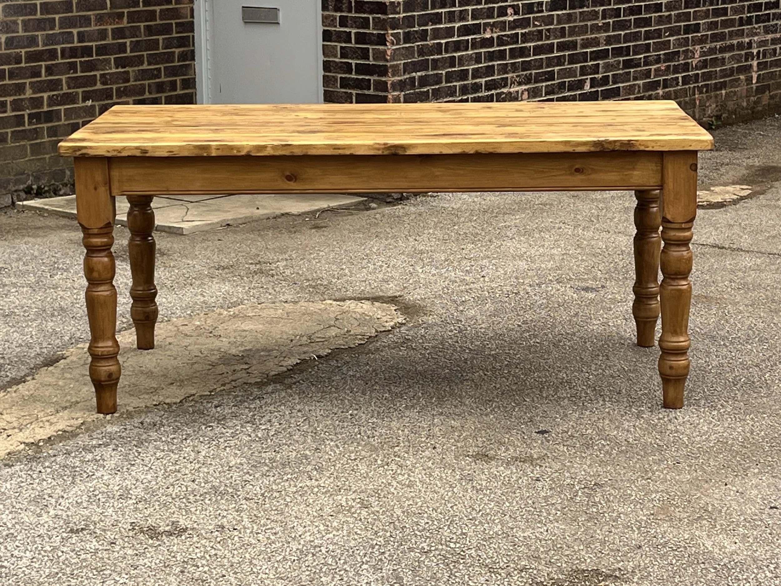 6 x 3 pine table with turned legs