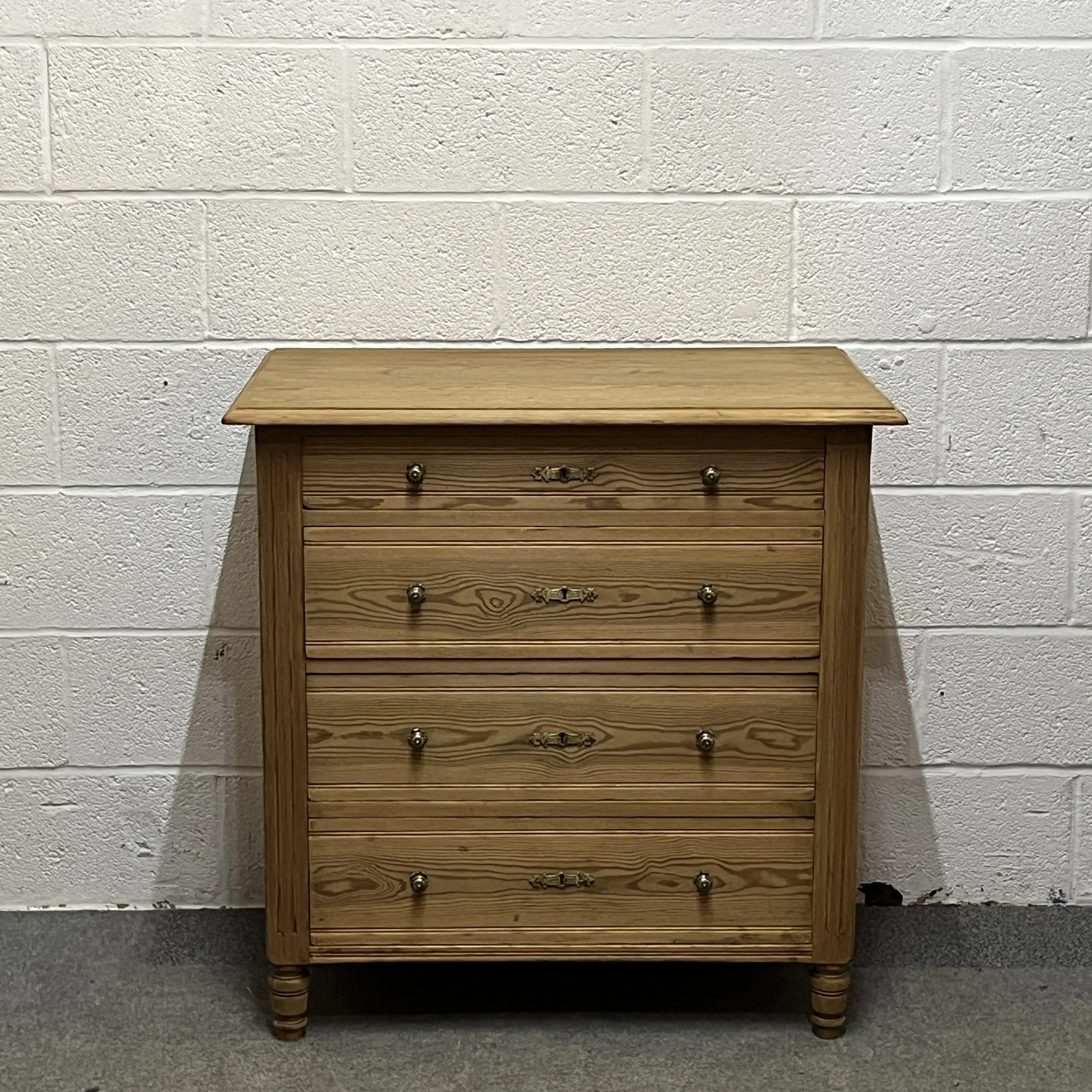 Old Pine 4 Drawer Chest Of Drawers