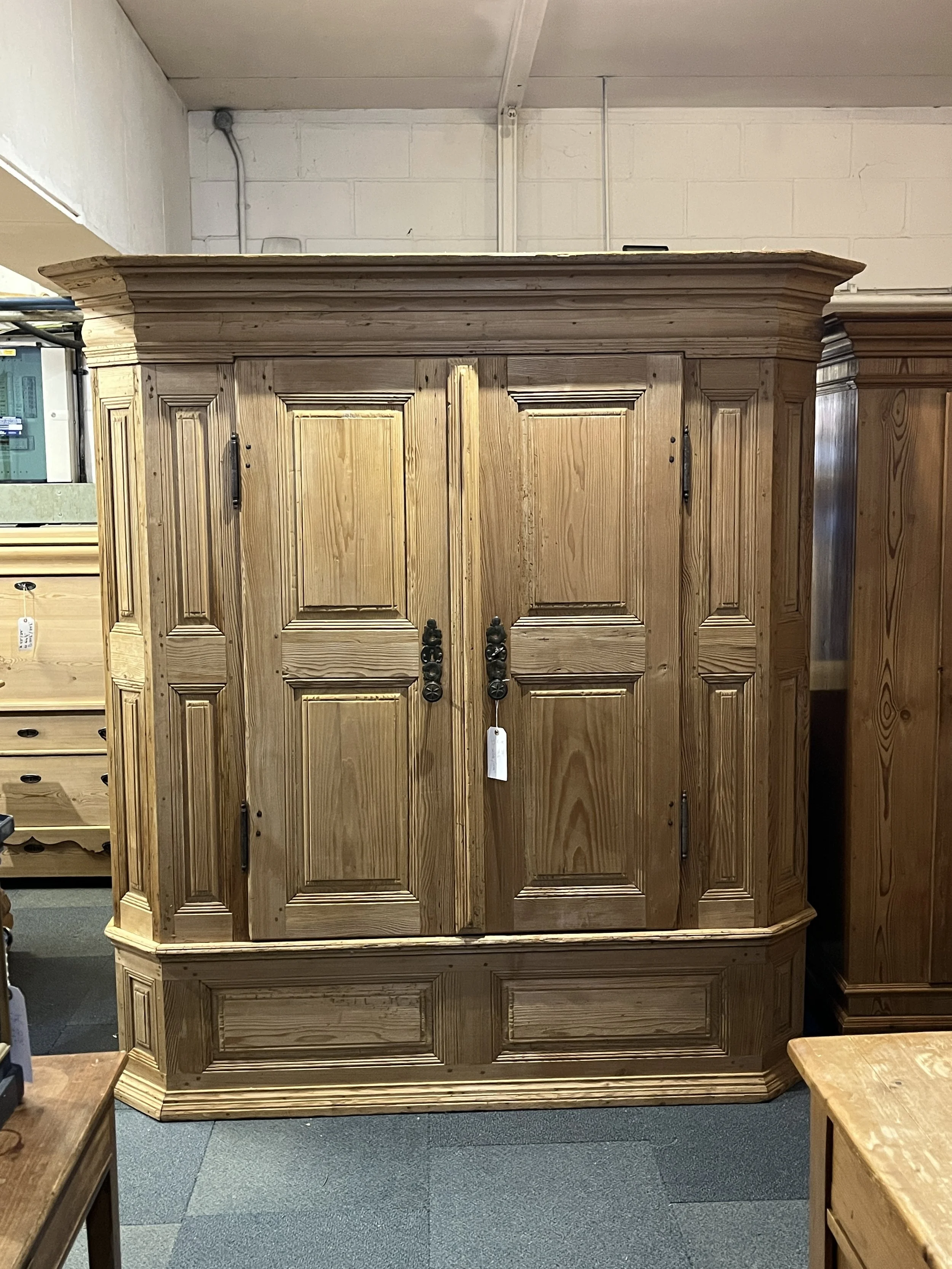 Beautiful Early 19th Century Pine Wardrobe