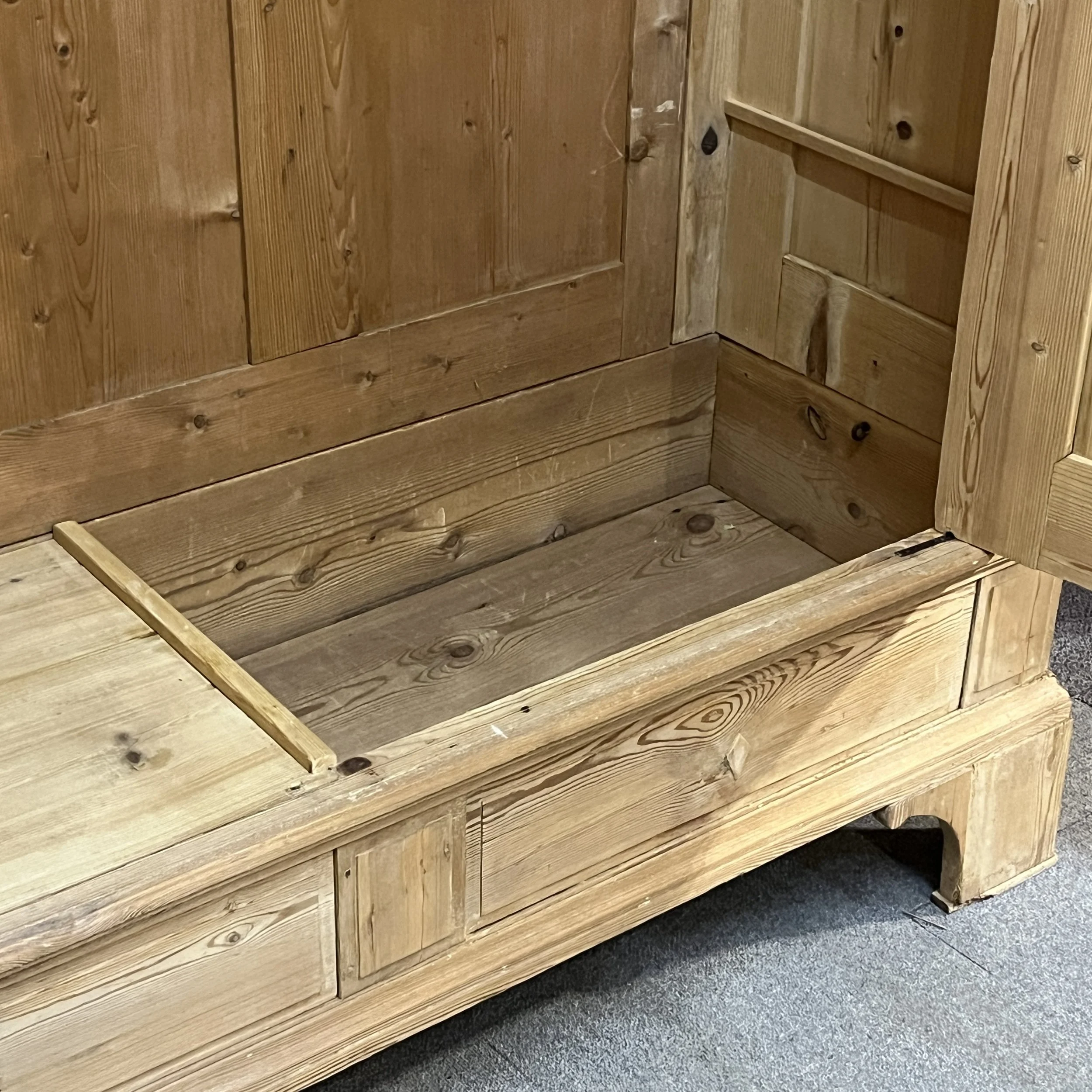 Wardrobe N8206H interior detail showing the deep right-hand footwell and dummy drawer front.