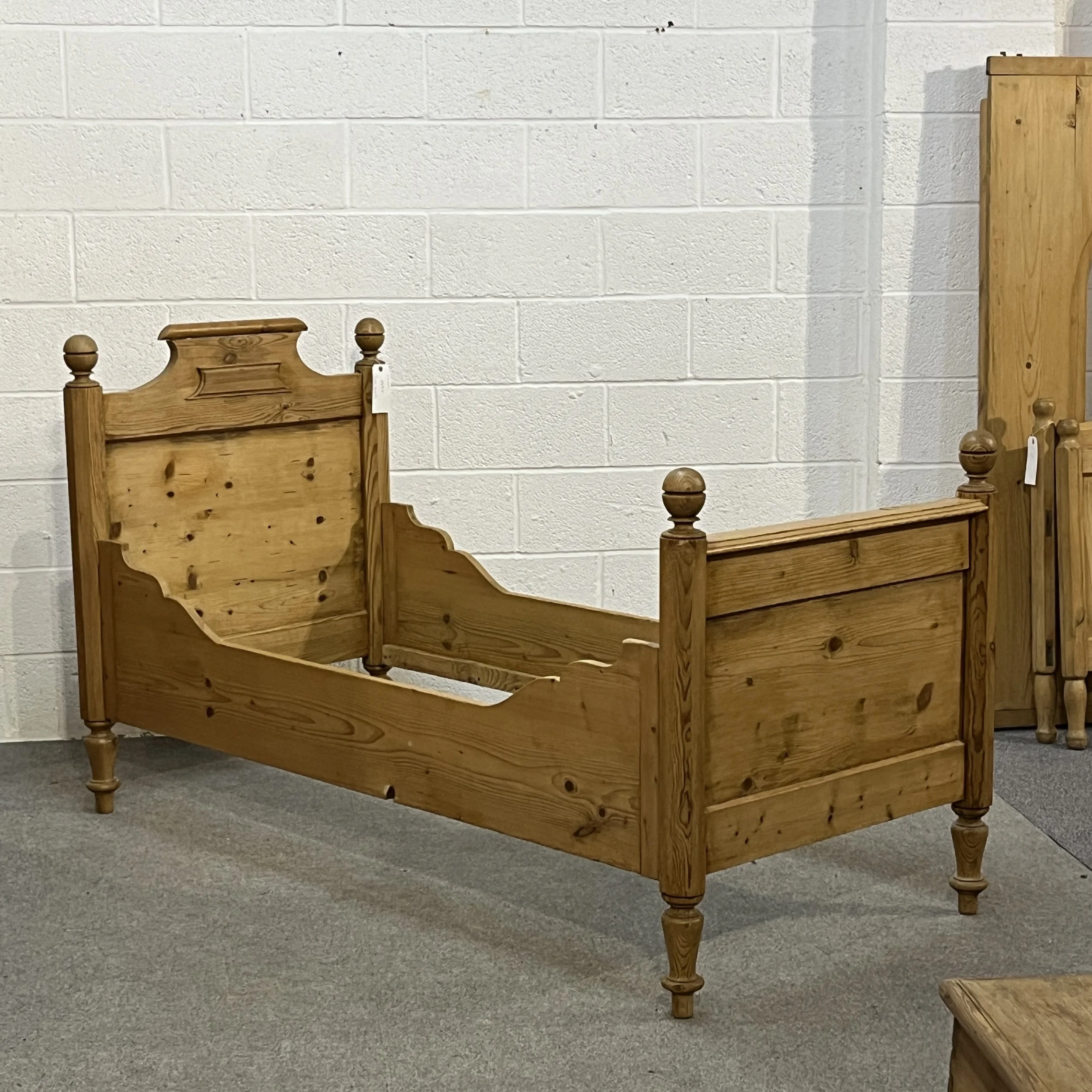 Old Pine Single Sleigh Bed