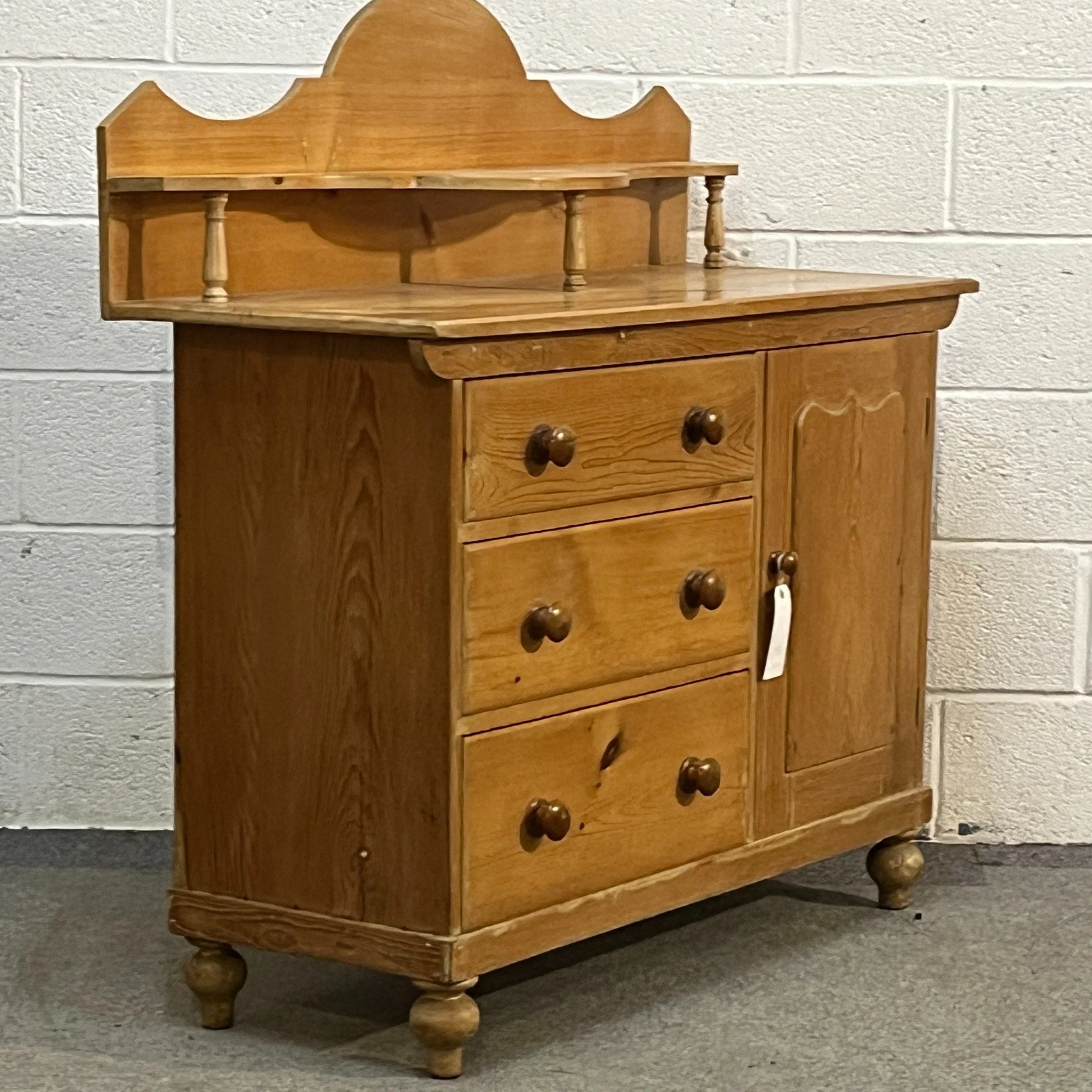 P0350E waxed Yorkshire base, front and left side view