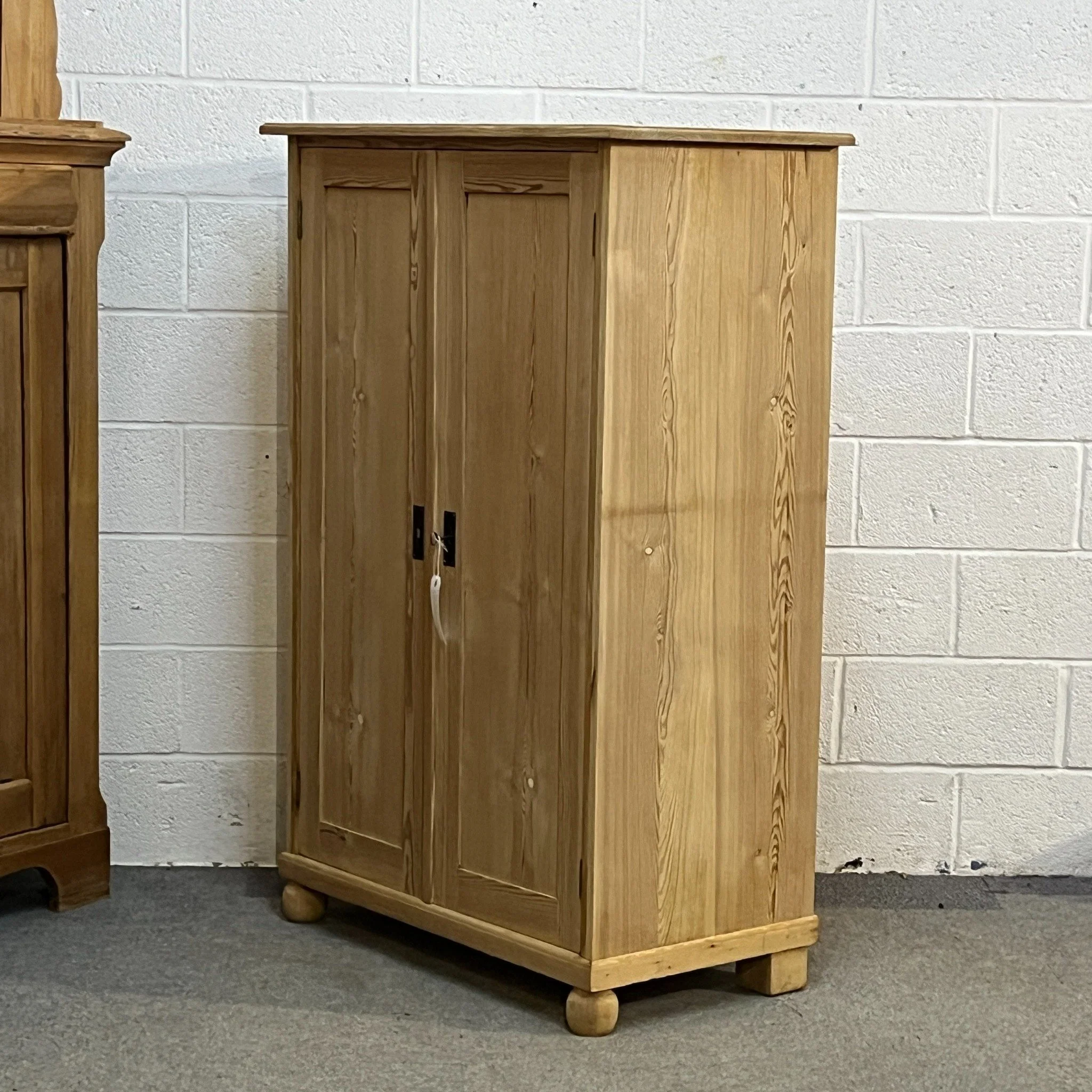 N7600D pine cupboard — angled front and right side view
