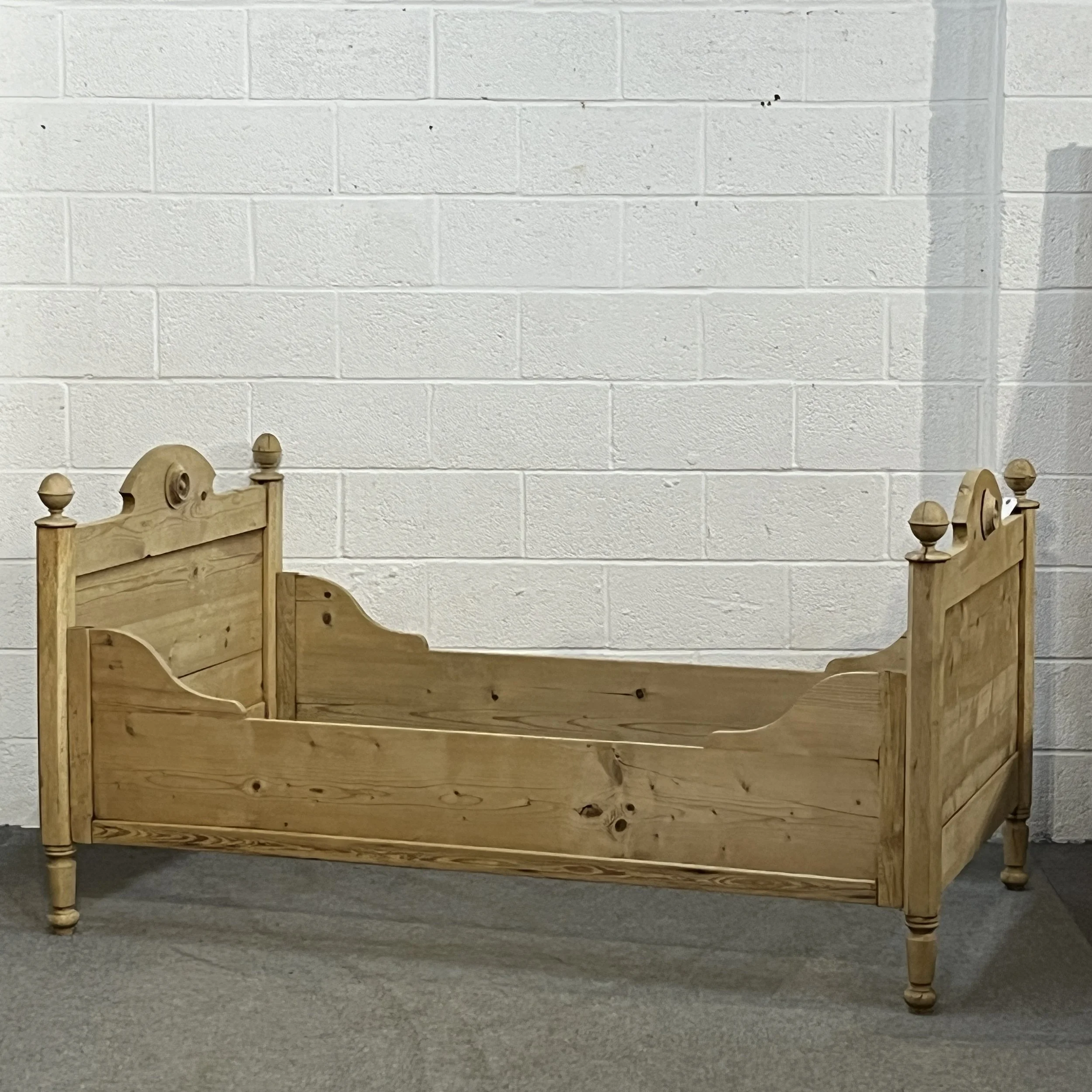 Old Pine ‘Knob End’ Sleigh Bed