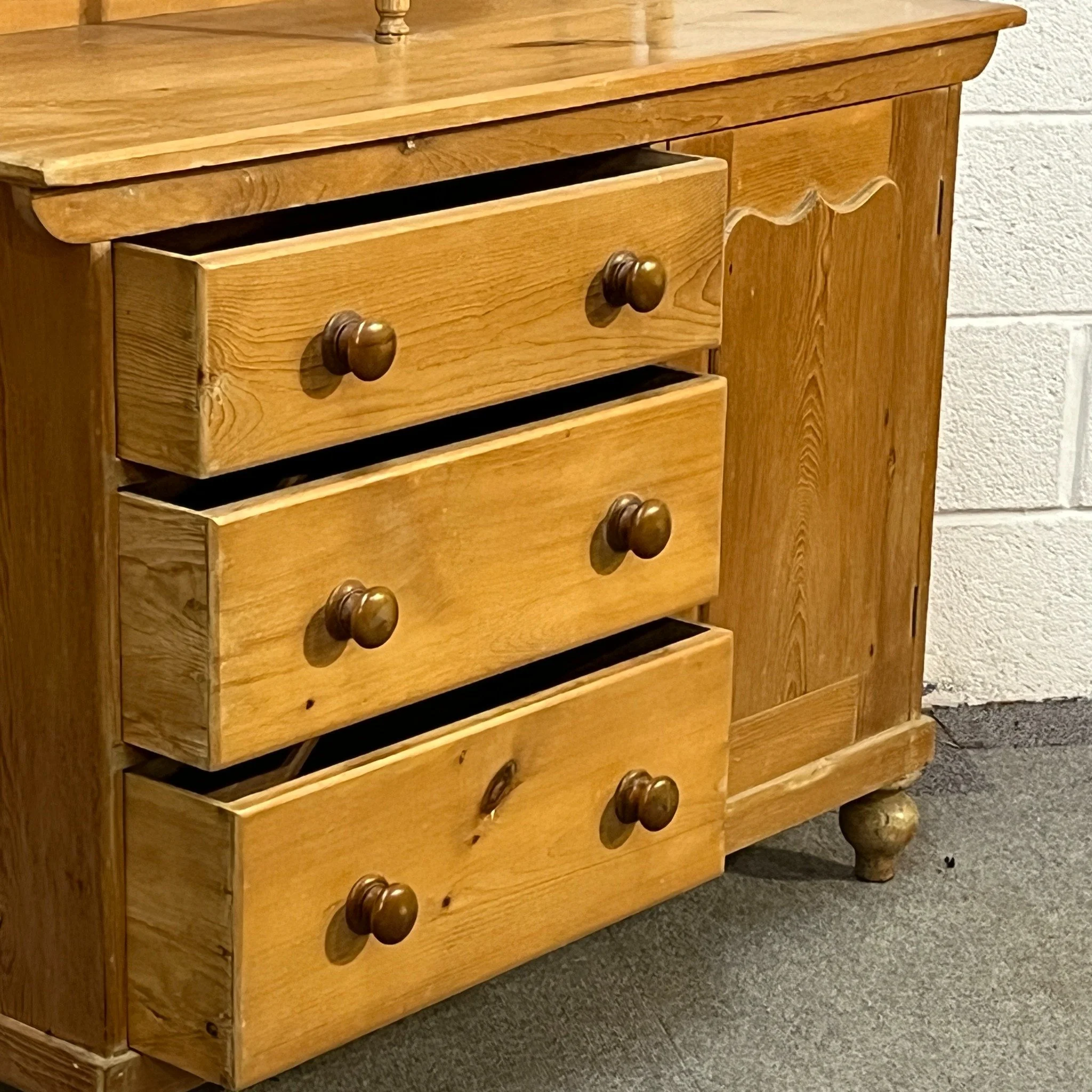 P0350E Yorkshire base with three drawers partly open