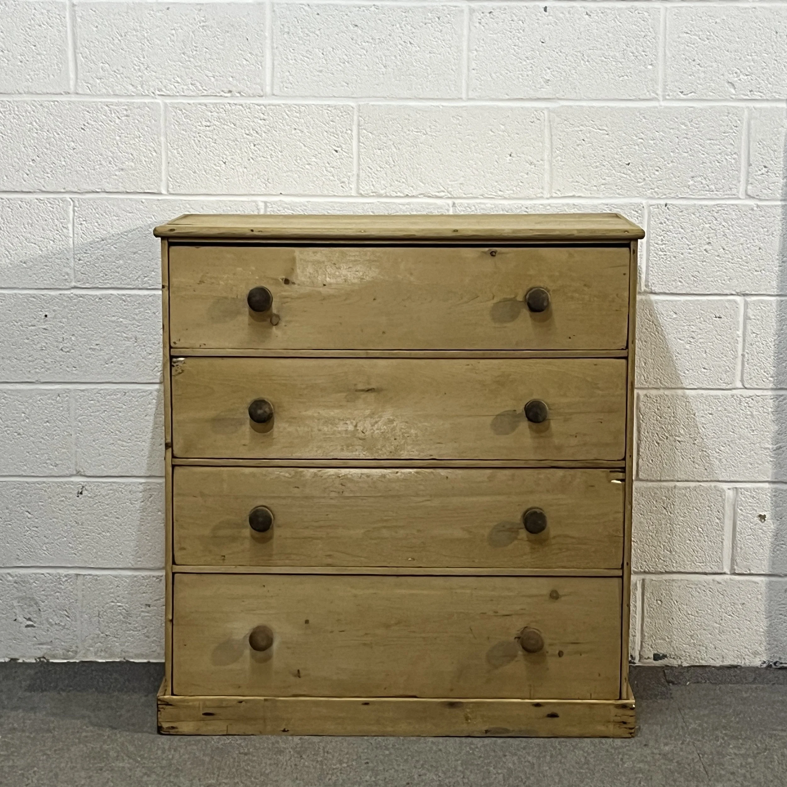 Large Rustic Old  English 4 Drawer Pine Chest Of Drawers